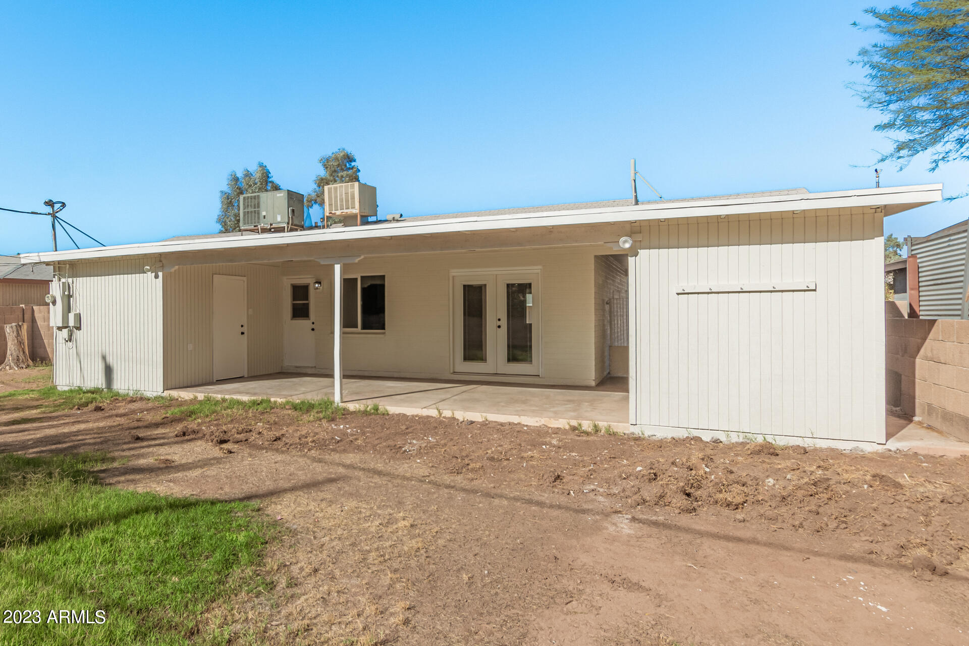 1325 E DON CARLOS Avenue