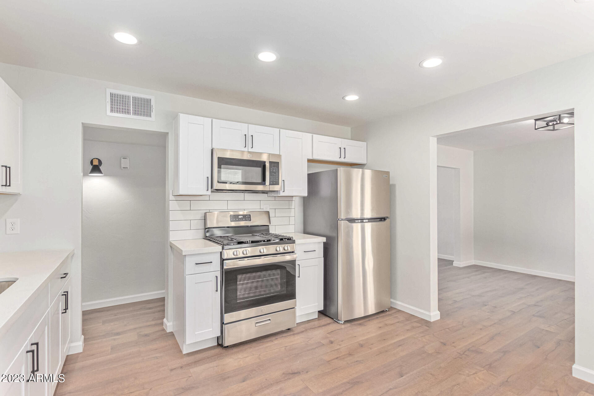 1325 E DON CARLOS Avenue