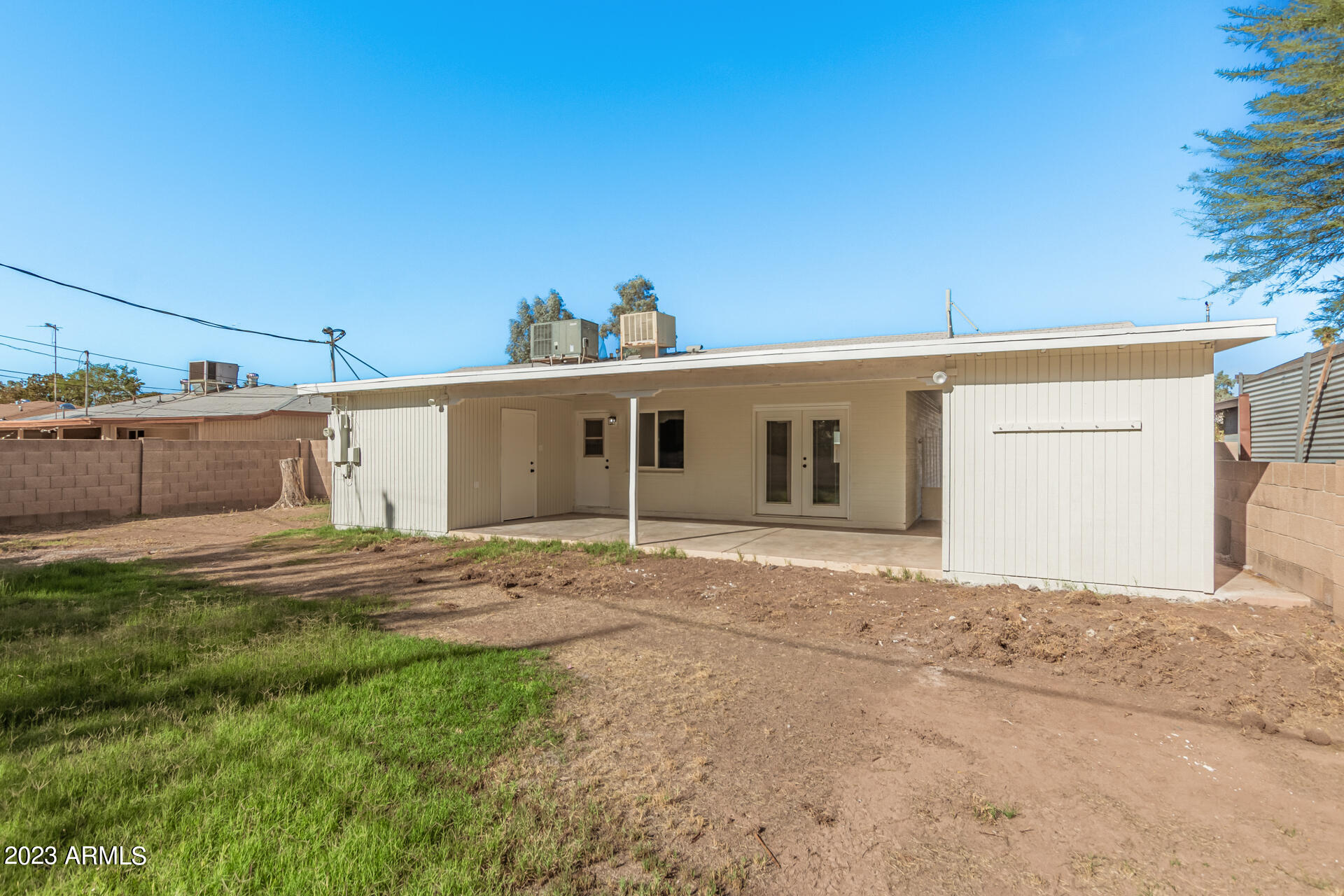 1325 E DON CARLOS Avenue