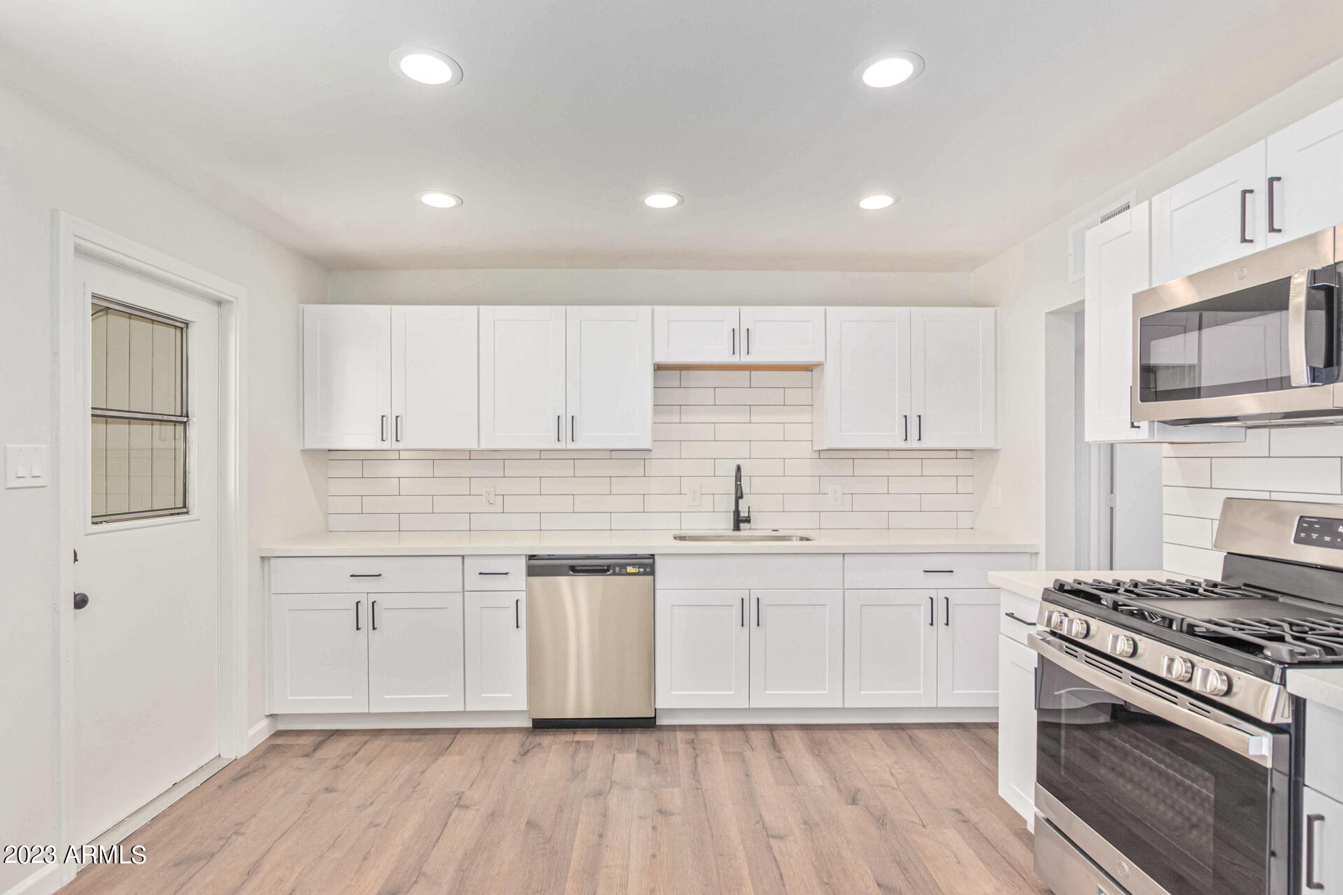 1325 E DON CARLOS Avenue