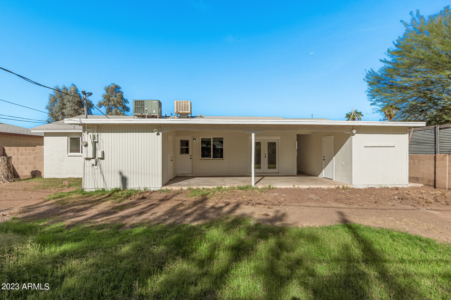 1325 E DON CARLOS Avenue