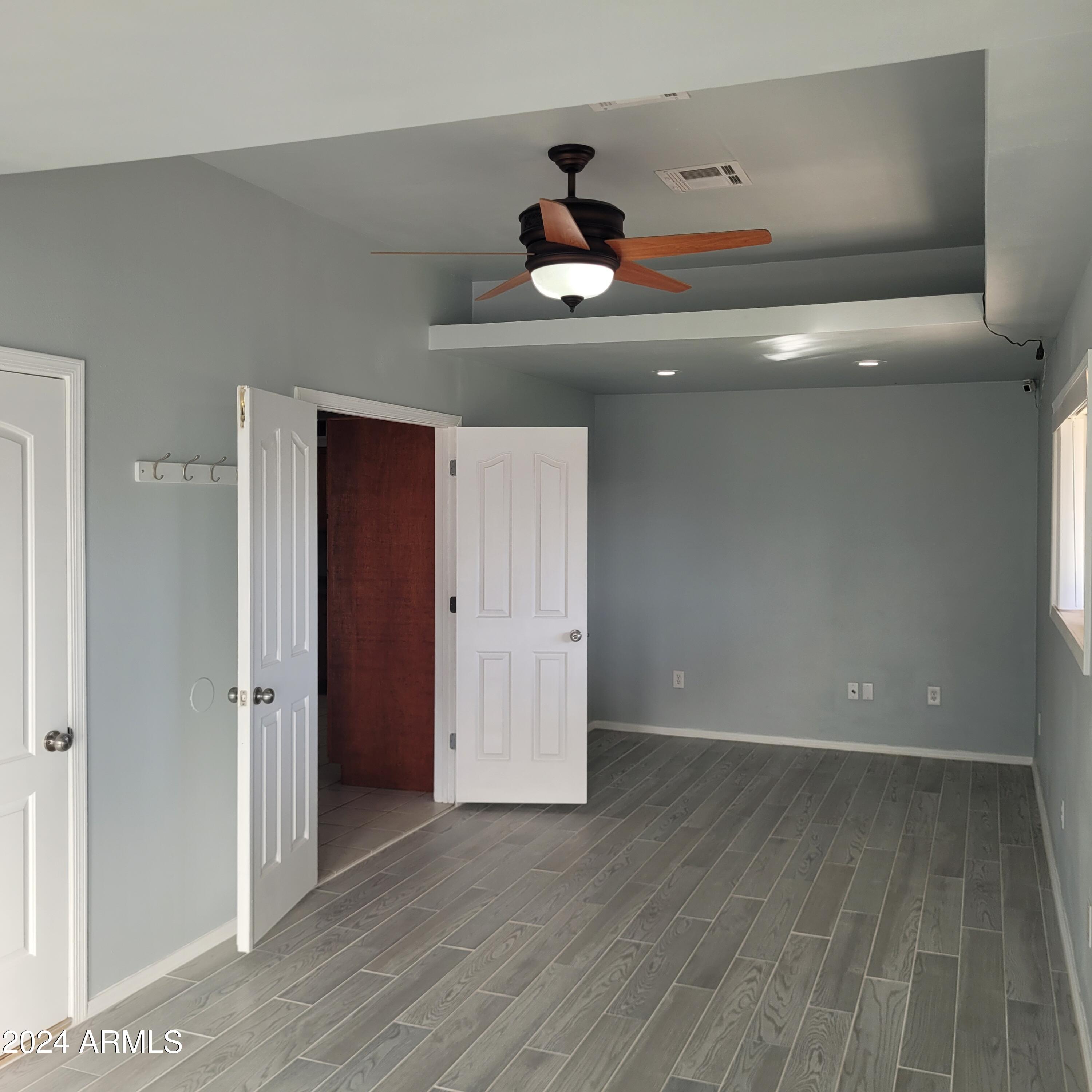 9047 E CRESCENT Avenue