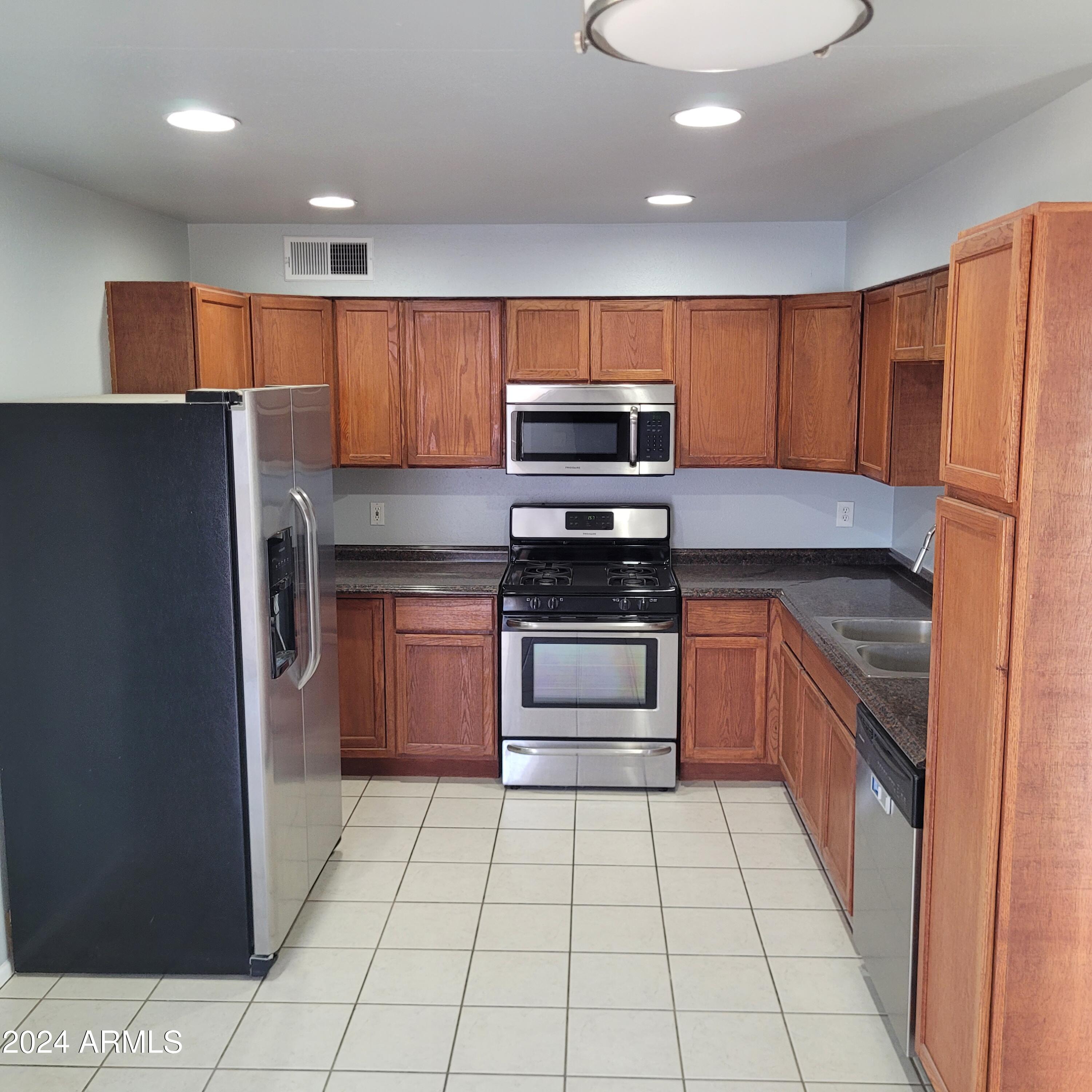 9047 E CRESCENT Avenue