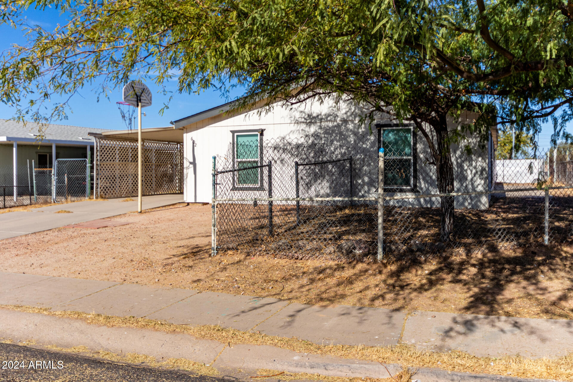 602 W SAGUARO Street