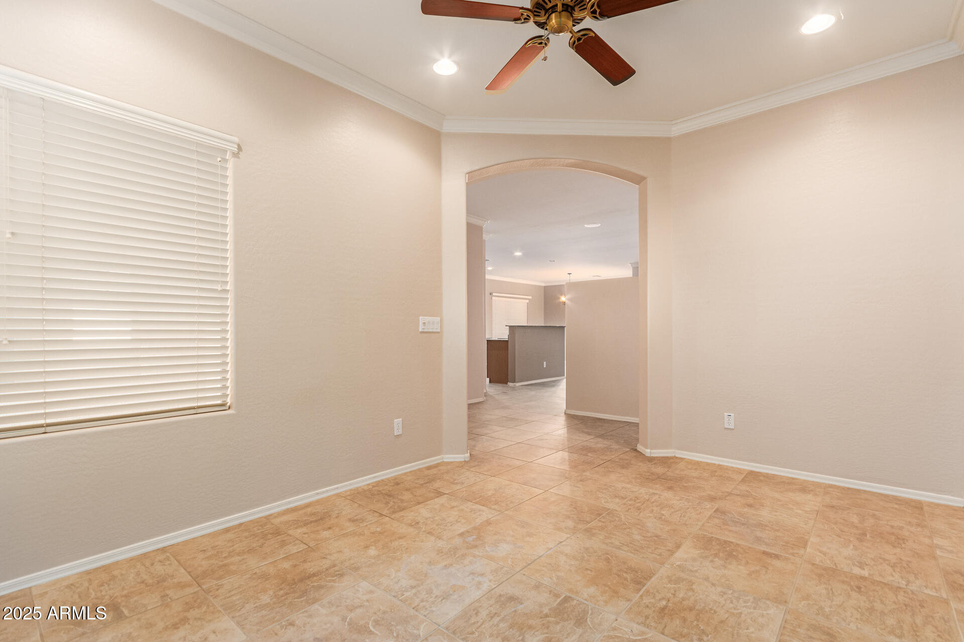 3413 E ROADRUNNER Drive