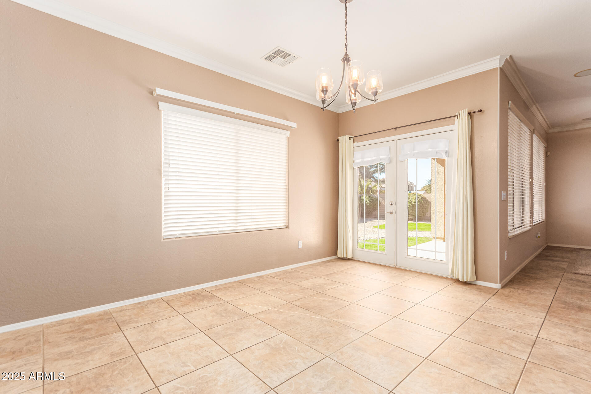 3413 E ROADRUNNER Drive