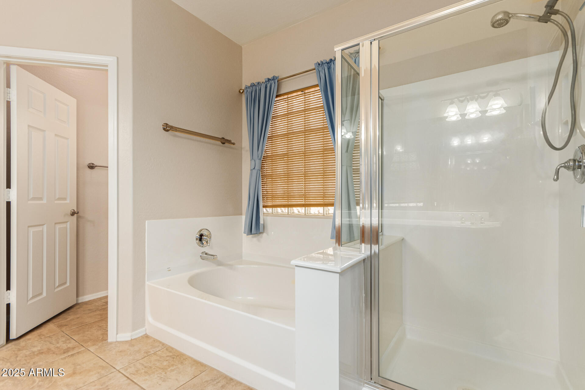 3413 E ROADRUNNER Drive