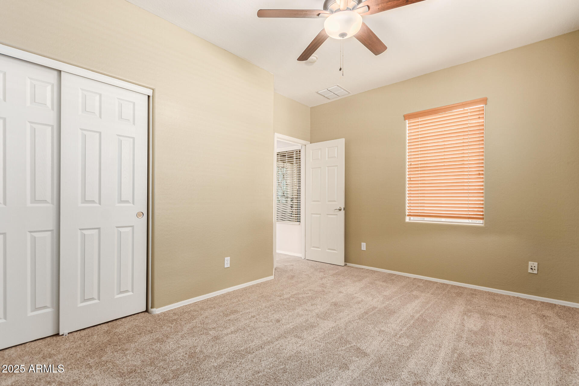 3413 E ROADRUNNER Drive