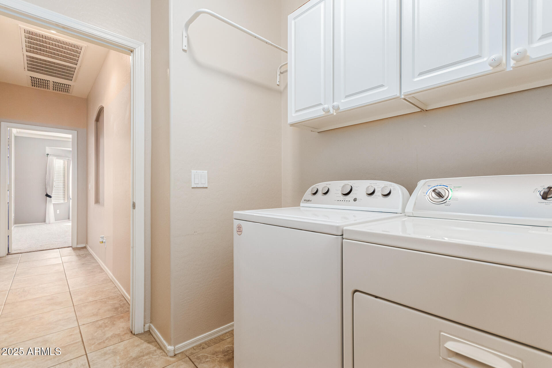 3413 E ROADRUNNER Drive