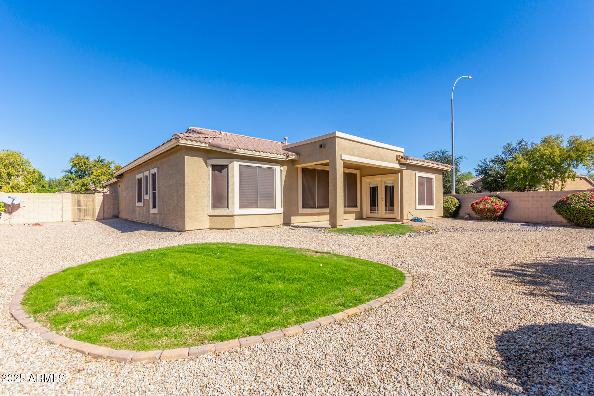 3413 E ROADRUNNER Drive