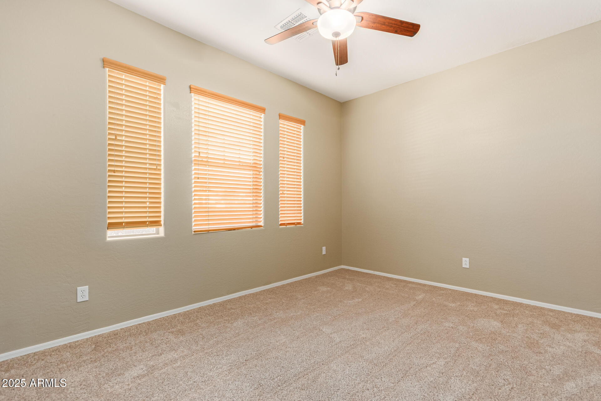 3413 E ROADRUNNER Drive