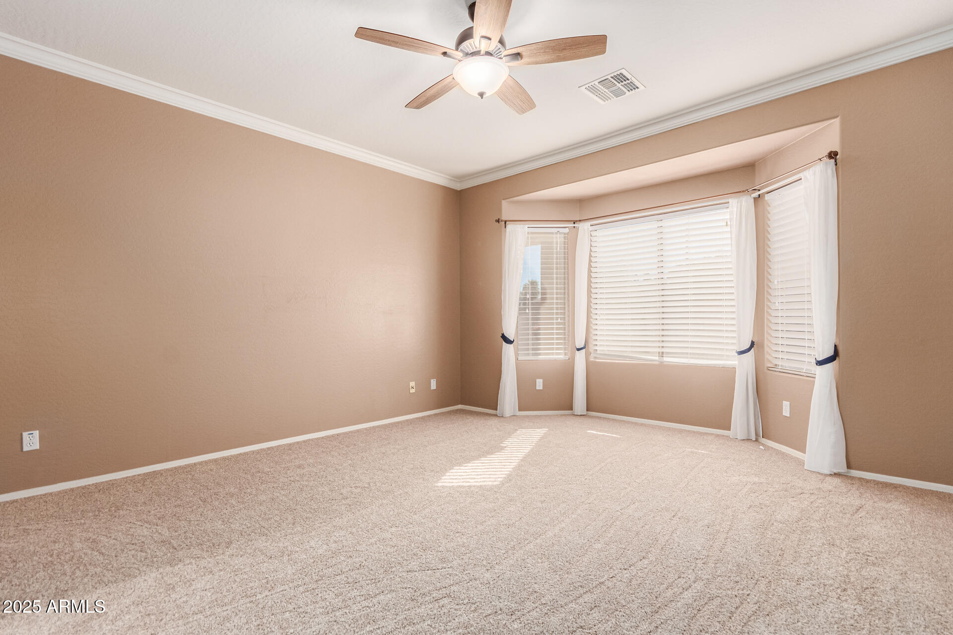 3413 E ROADRUNNER Drive