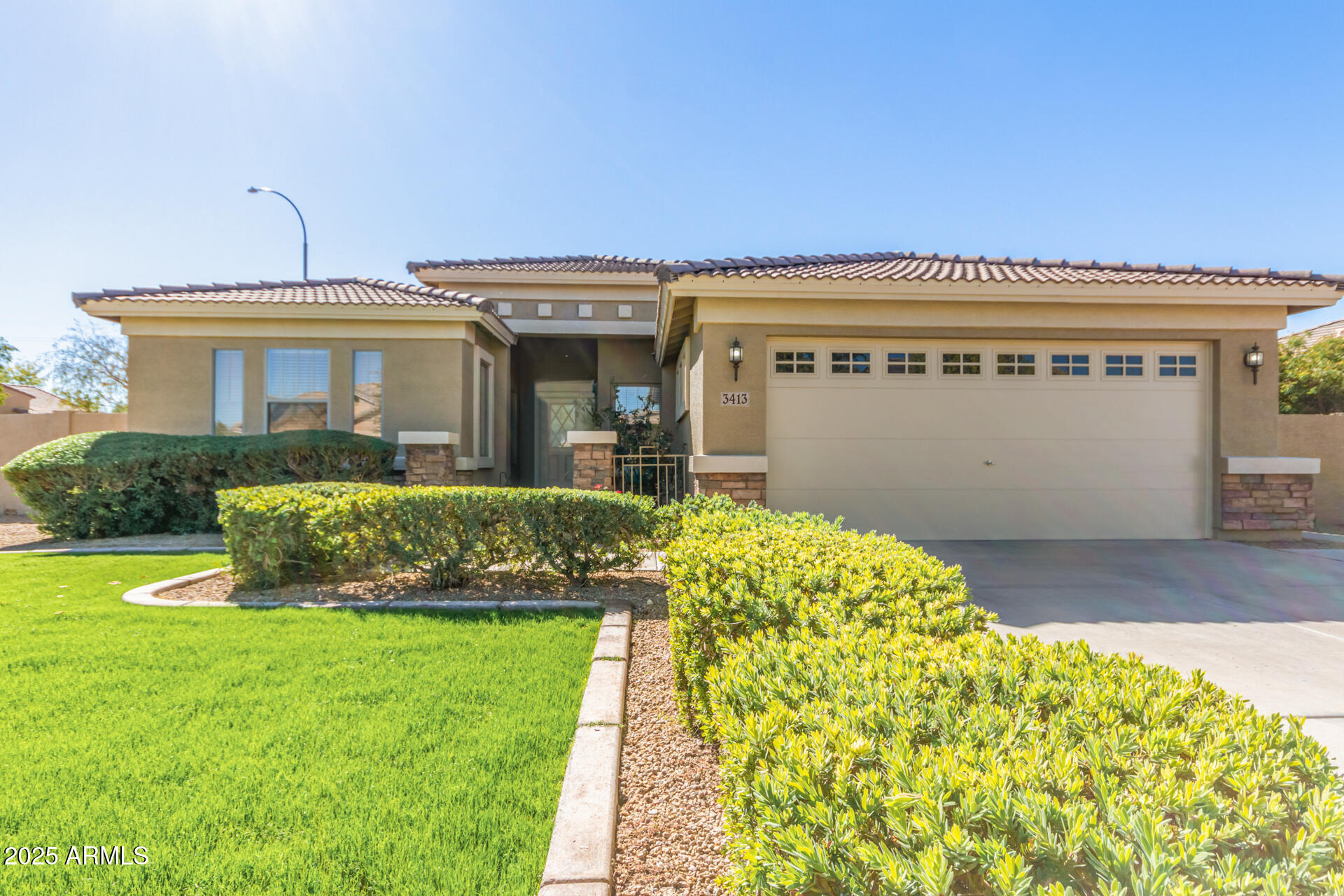 3413 E ROADRUNNER Drive