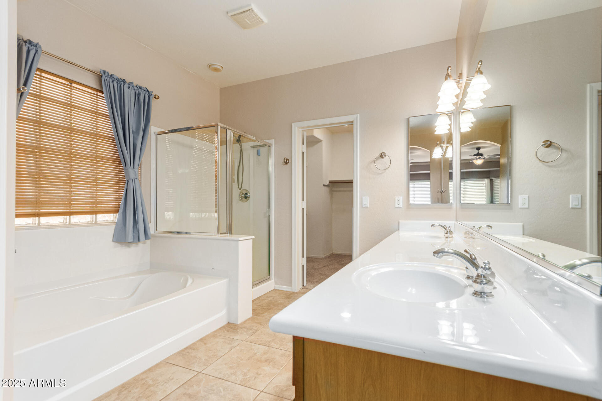 3413 E ROADRUNNER Drive