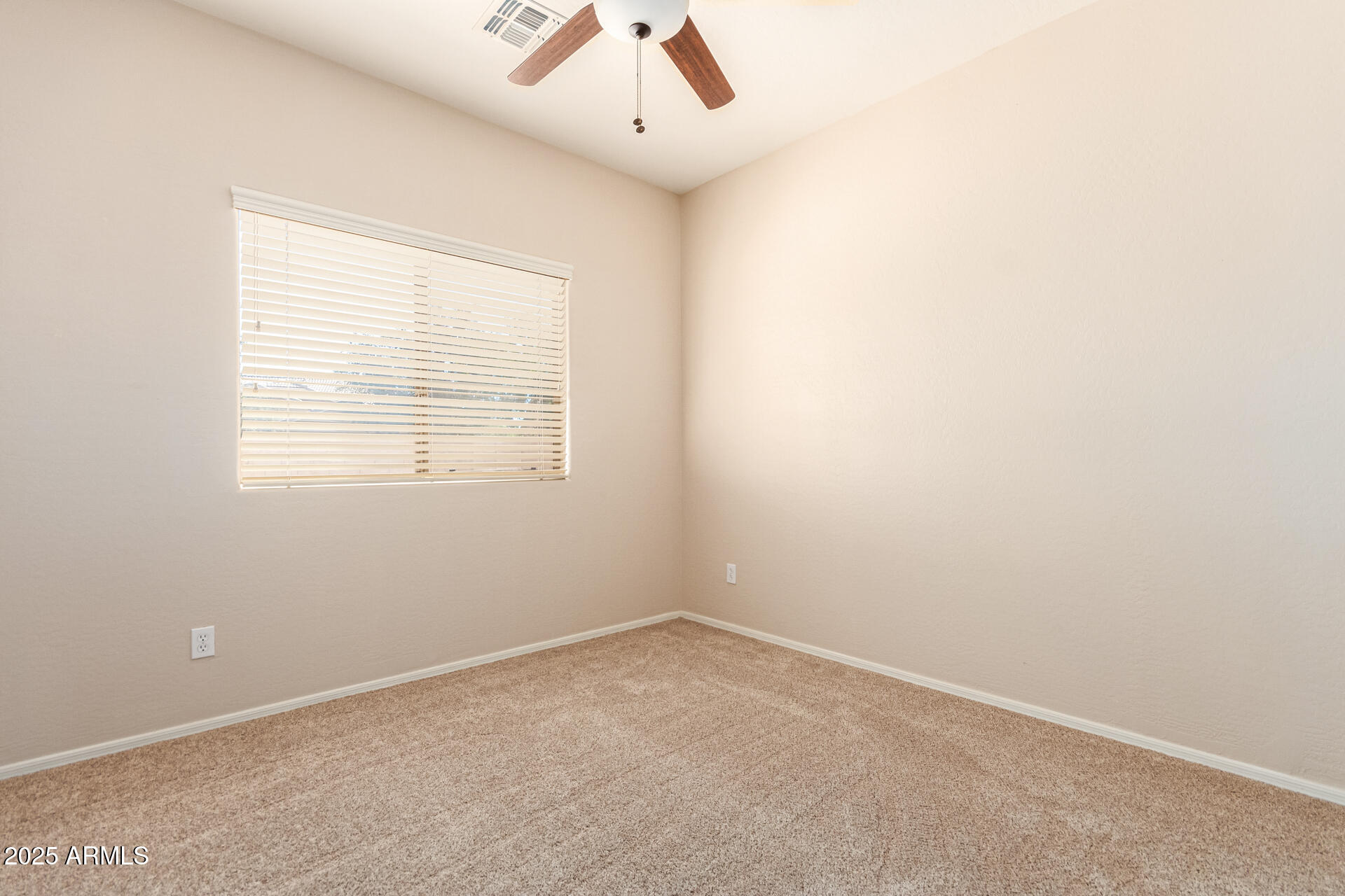 3413 E ROADRUNNER Drive