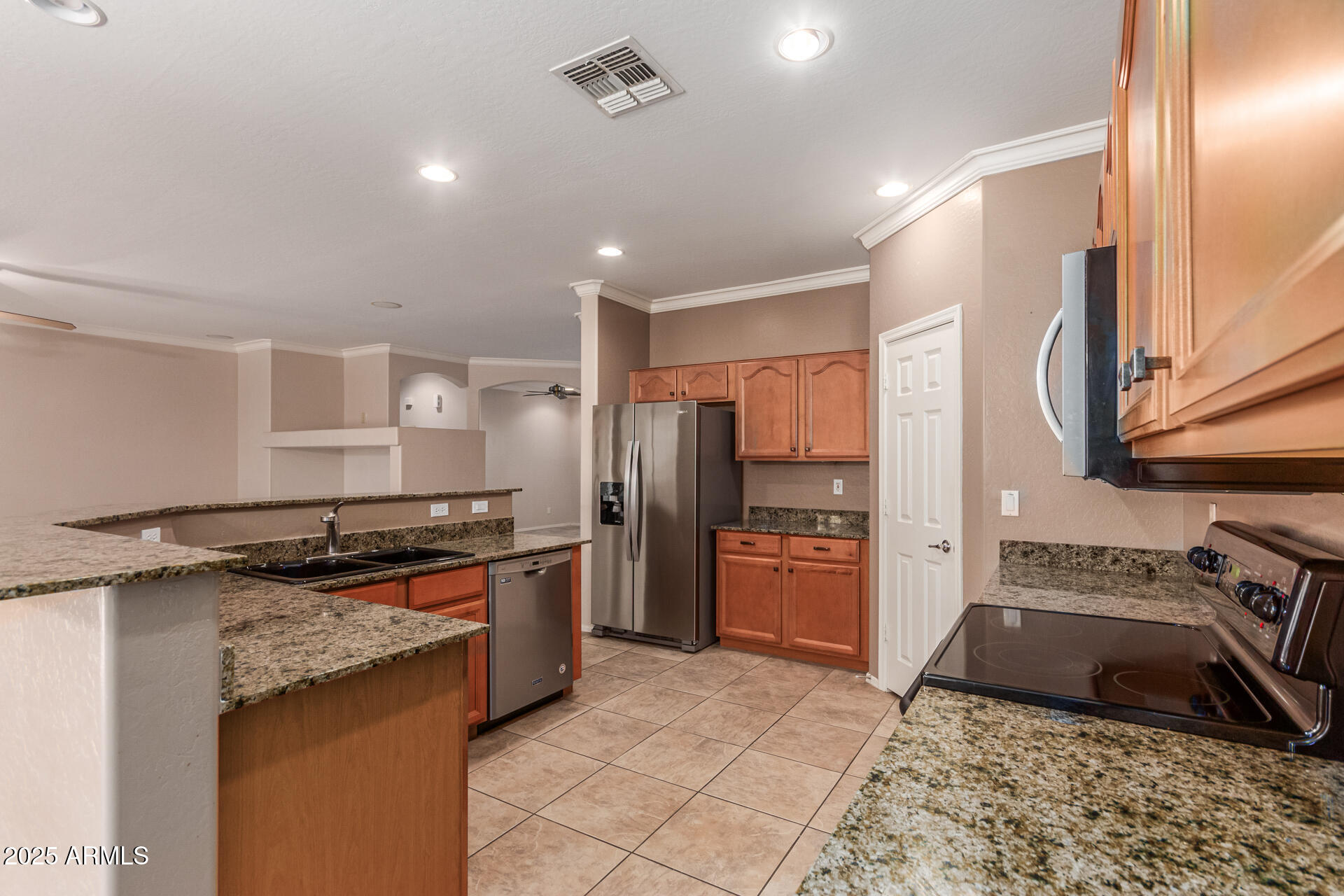 3413 E ROADRUNNER Drive