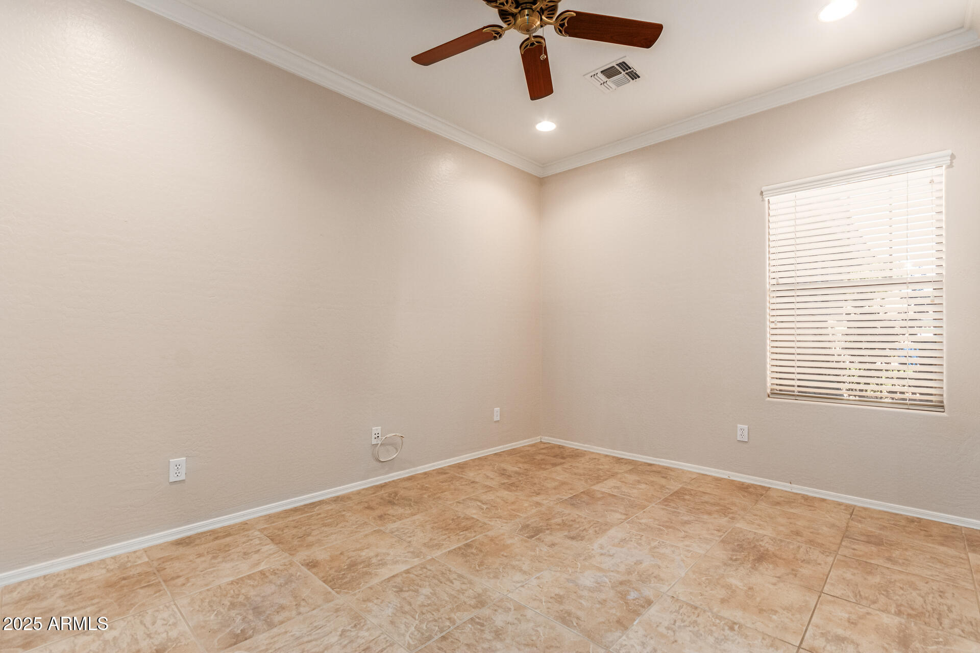 3413 E ROADRUNNER Drive