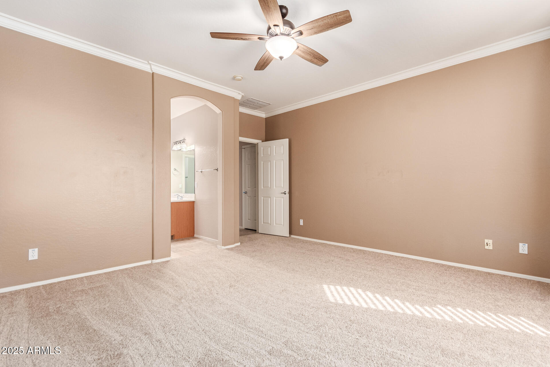 3413 E ROADRUNNER Drive