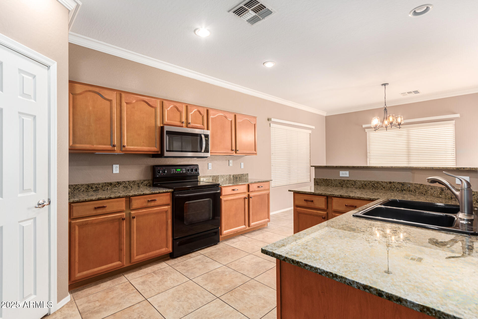 3413 E ROADRUNNER Drive