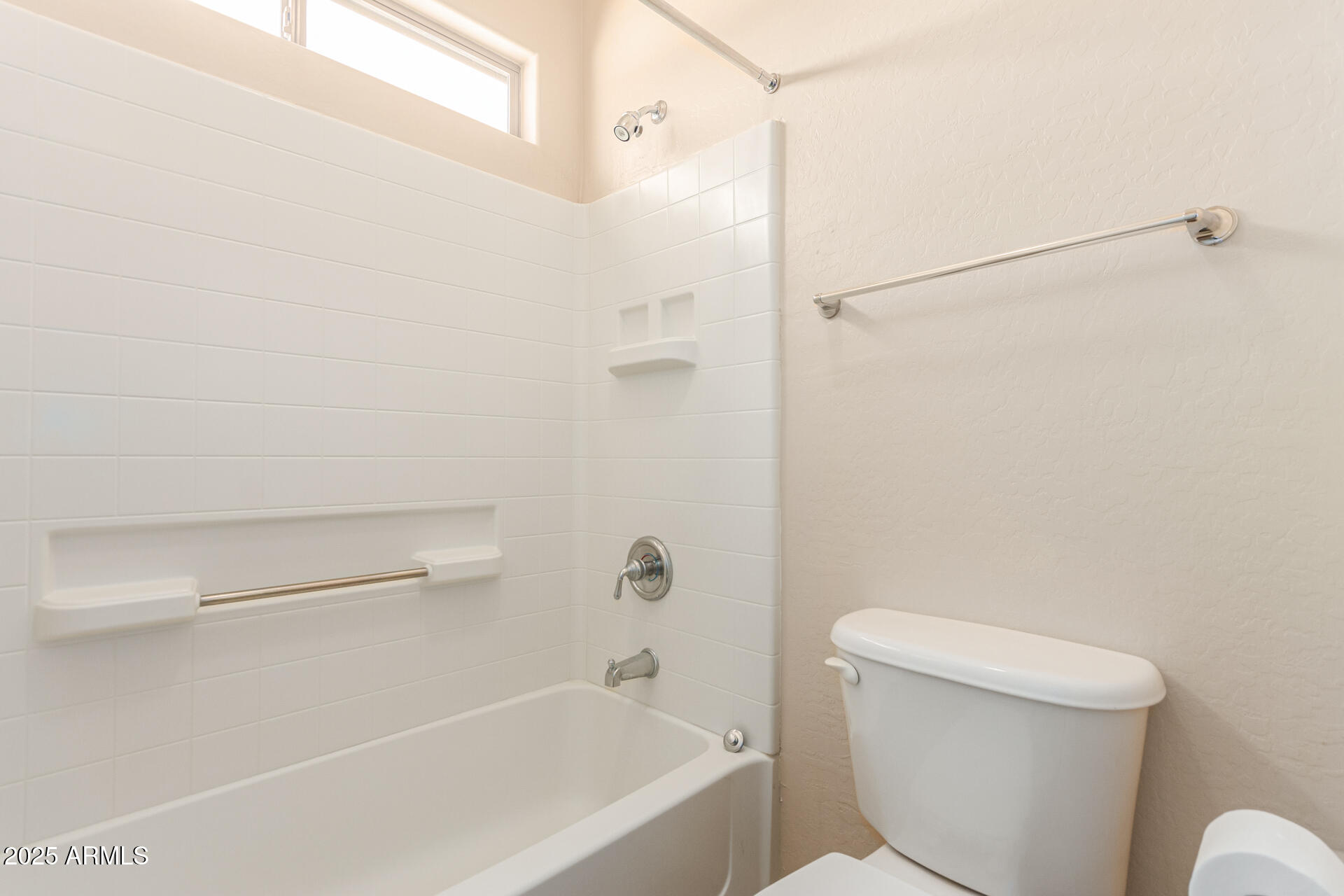 3413 E ROADRUNNER Drive