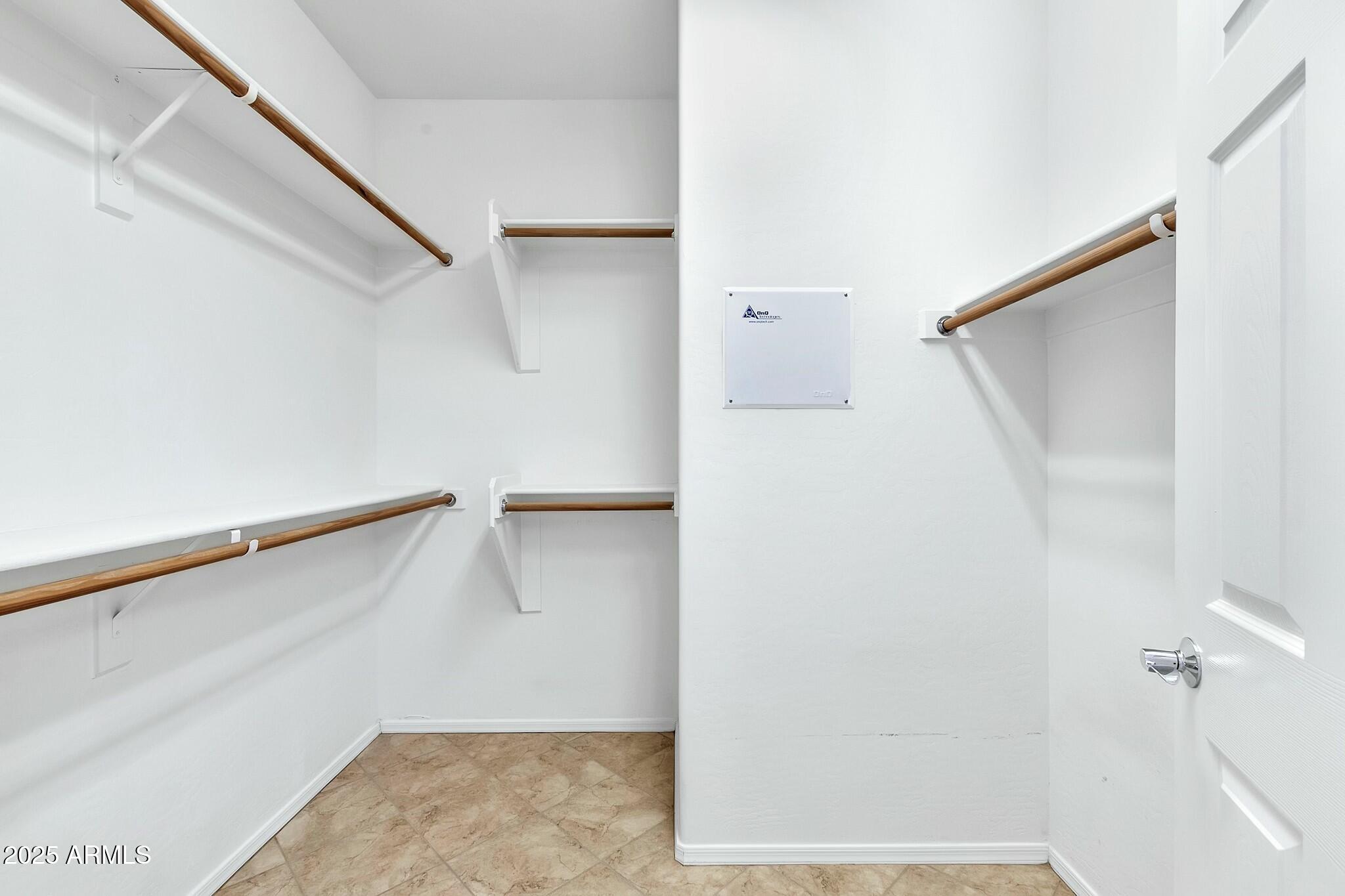 4118 E NARROWLEAF Drive