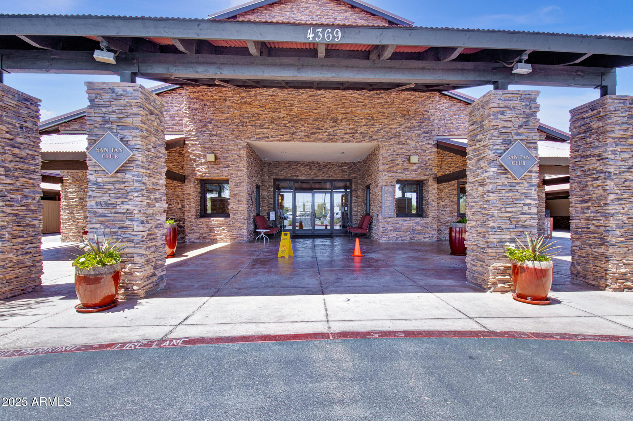 4118 E NARROWLEAF Drive