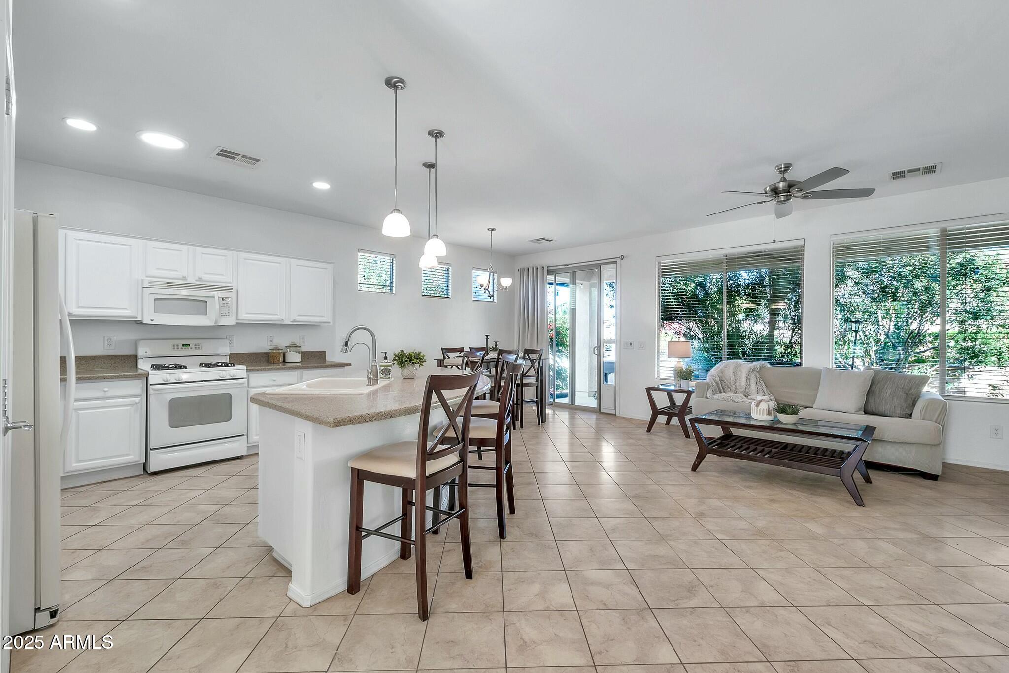 4118 E NARROWLEAF Drive