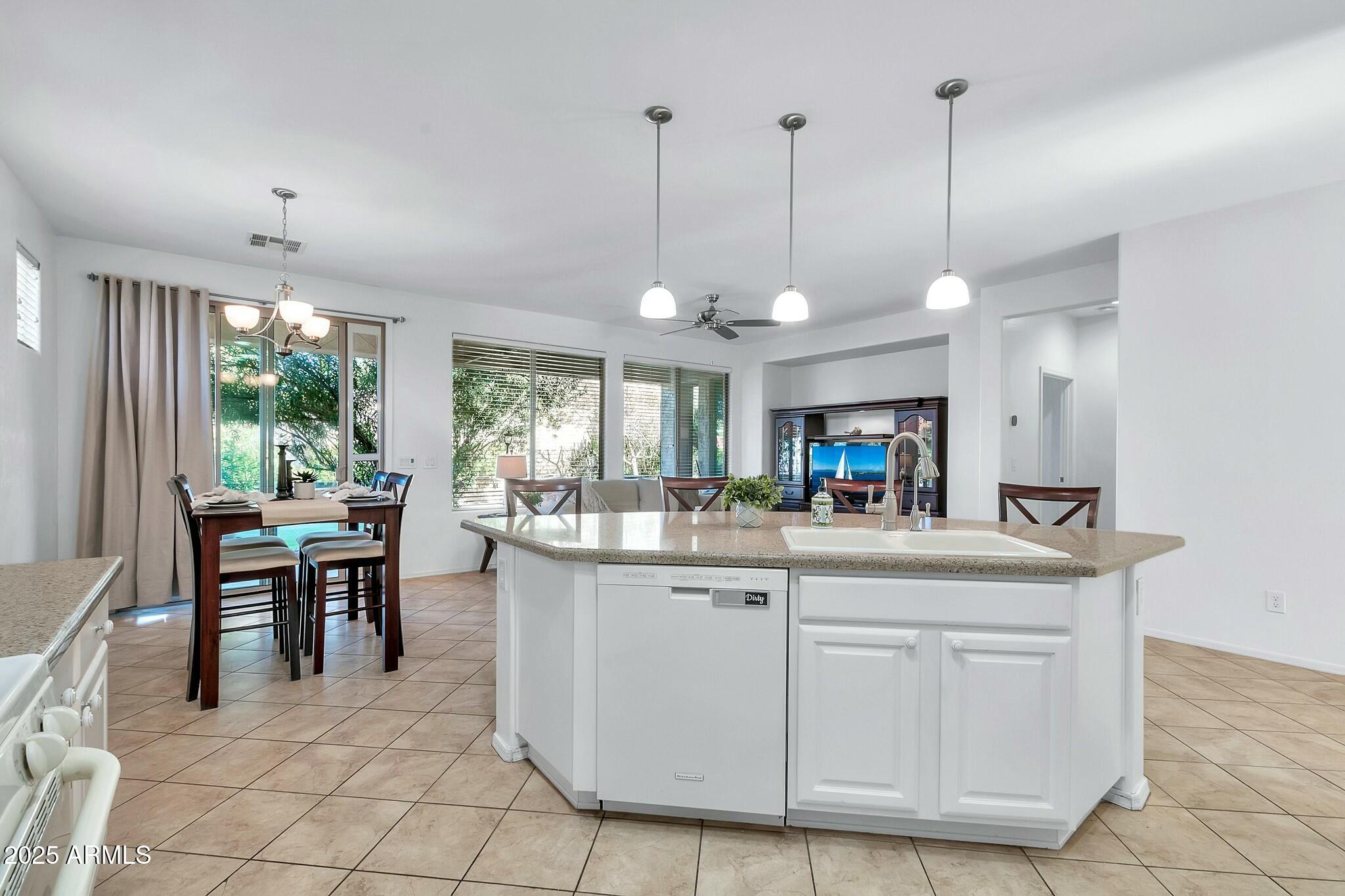 4118 E NARROWLEAF Drive