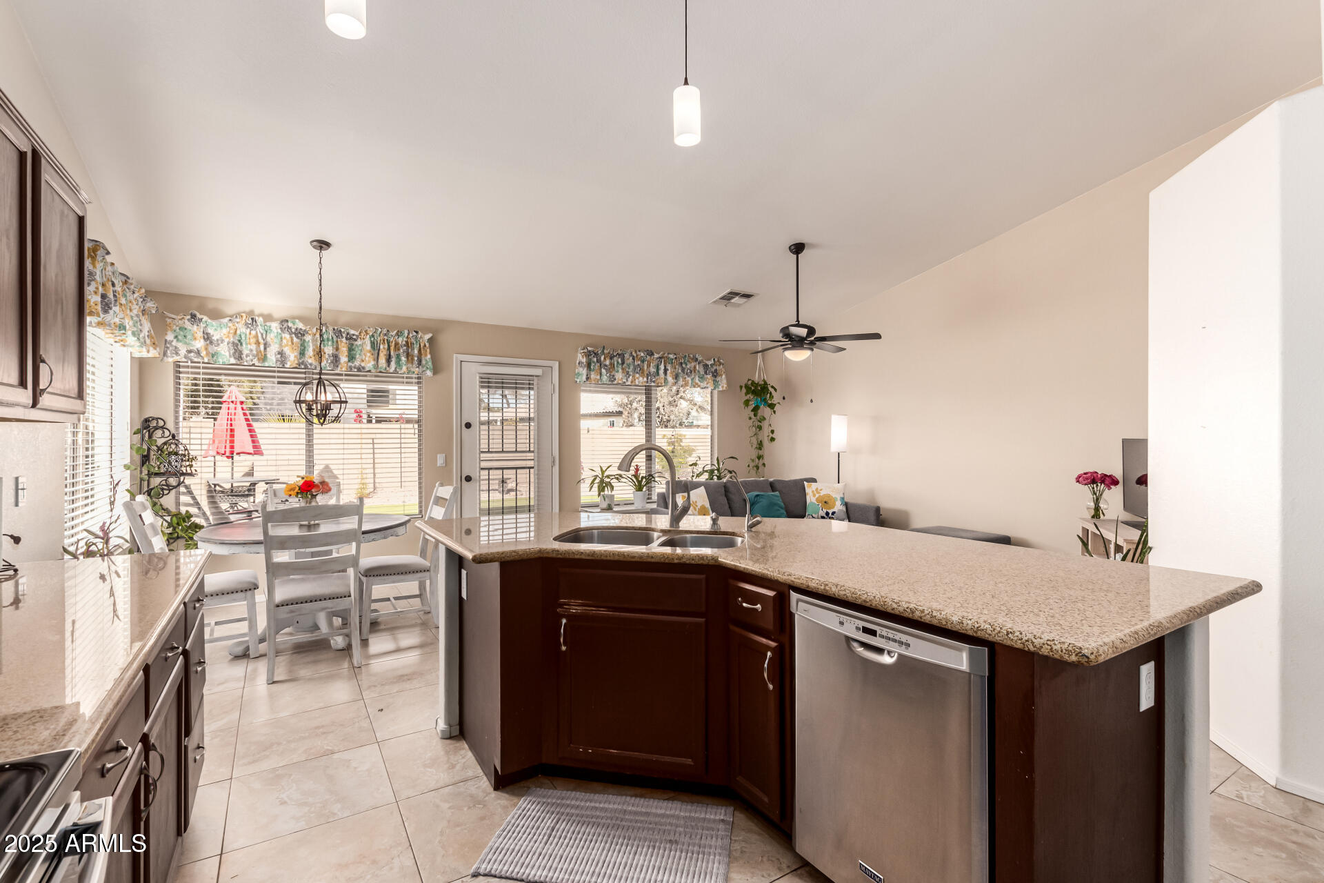 4752 E LAVENDER Lane