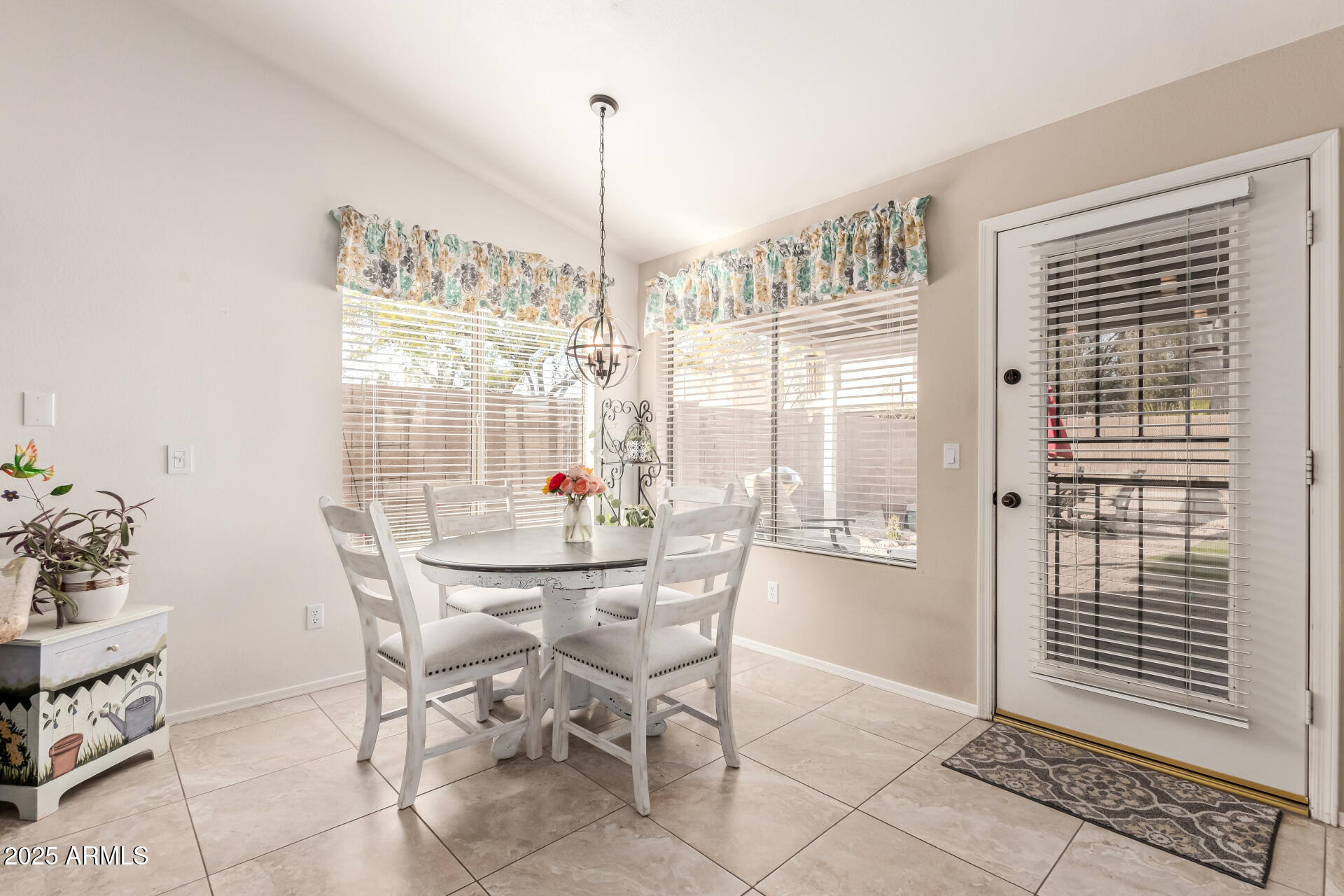 4752 E LAVENDER Lane