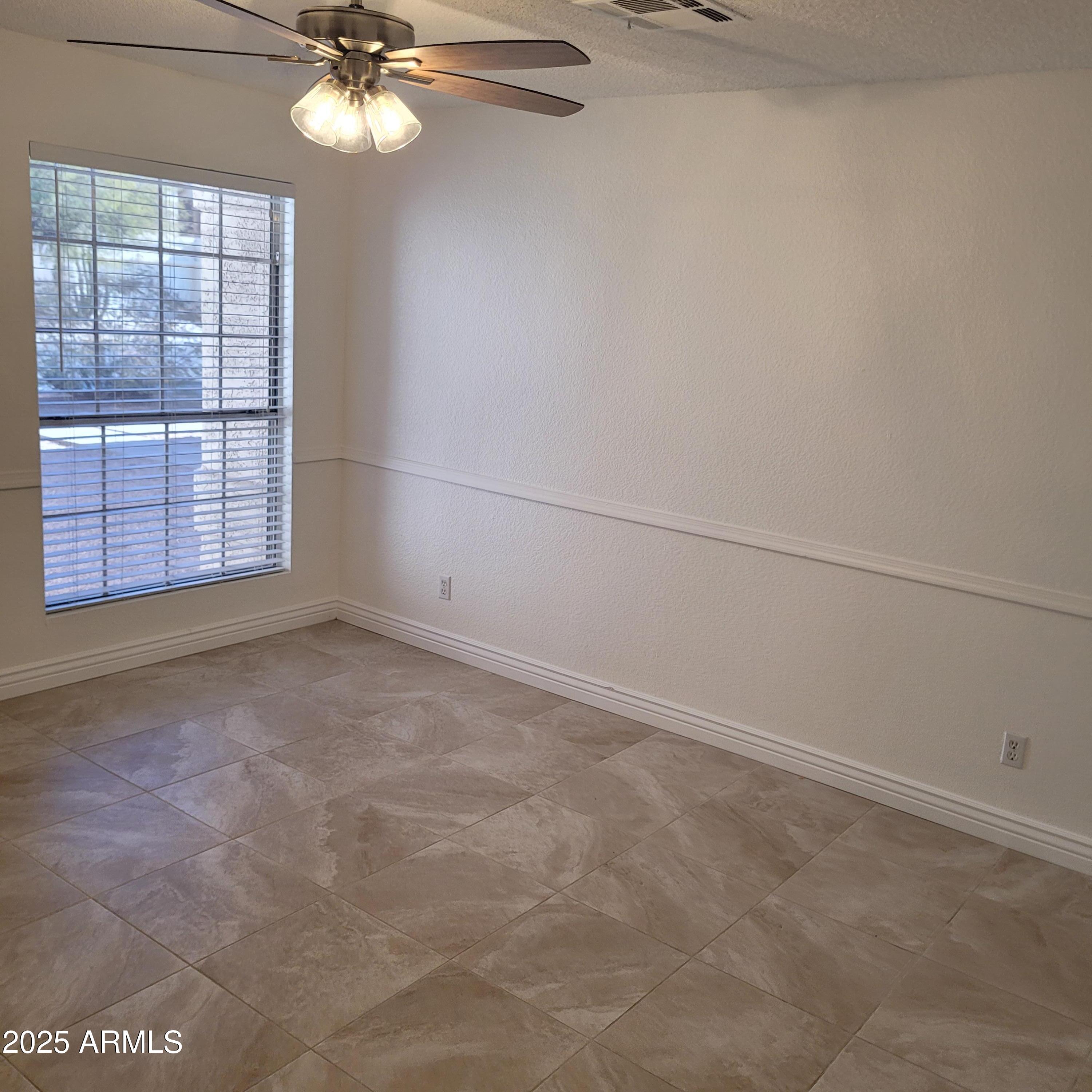 1622 N COMANCHE Drive