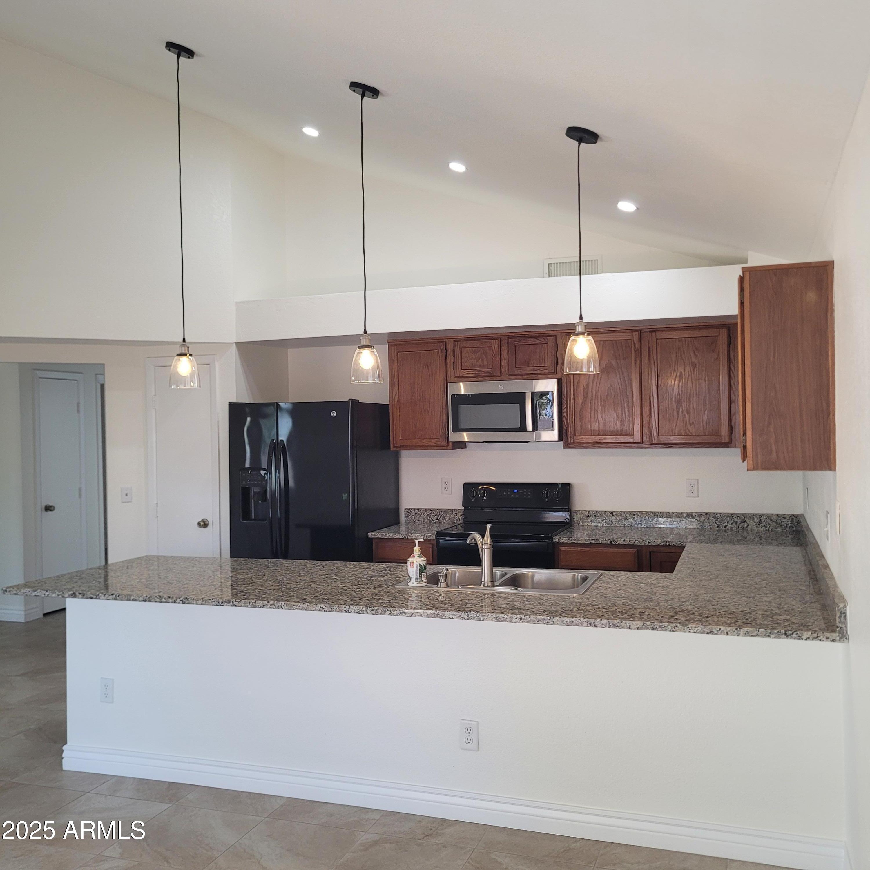 1622 N COMANCHE Drive