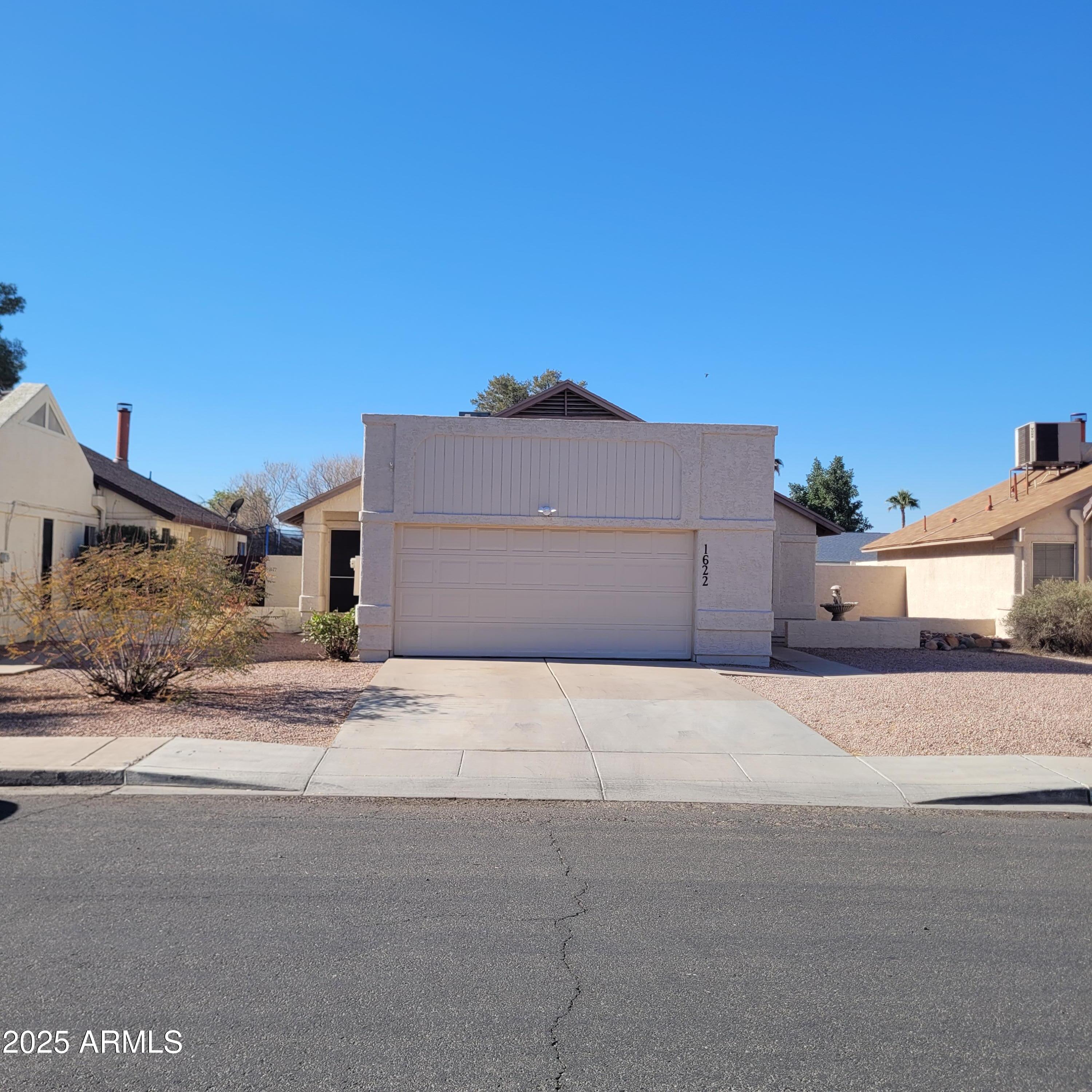 1622 N COMANCHE Drive