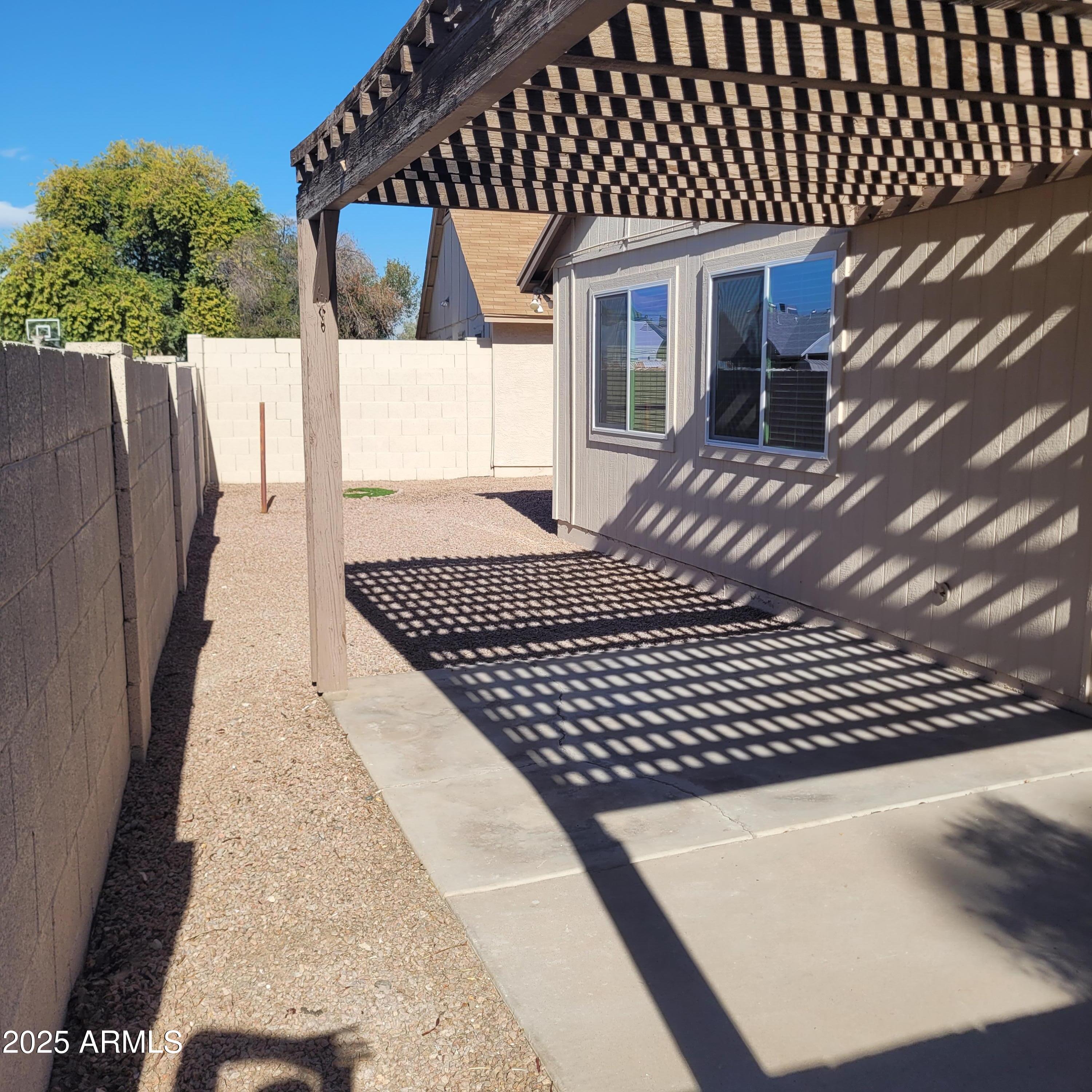 1622 N COMANCHE Drive