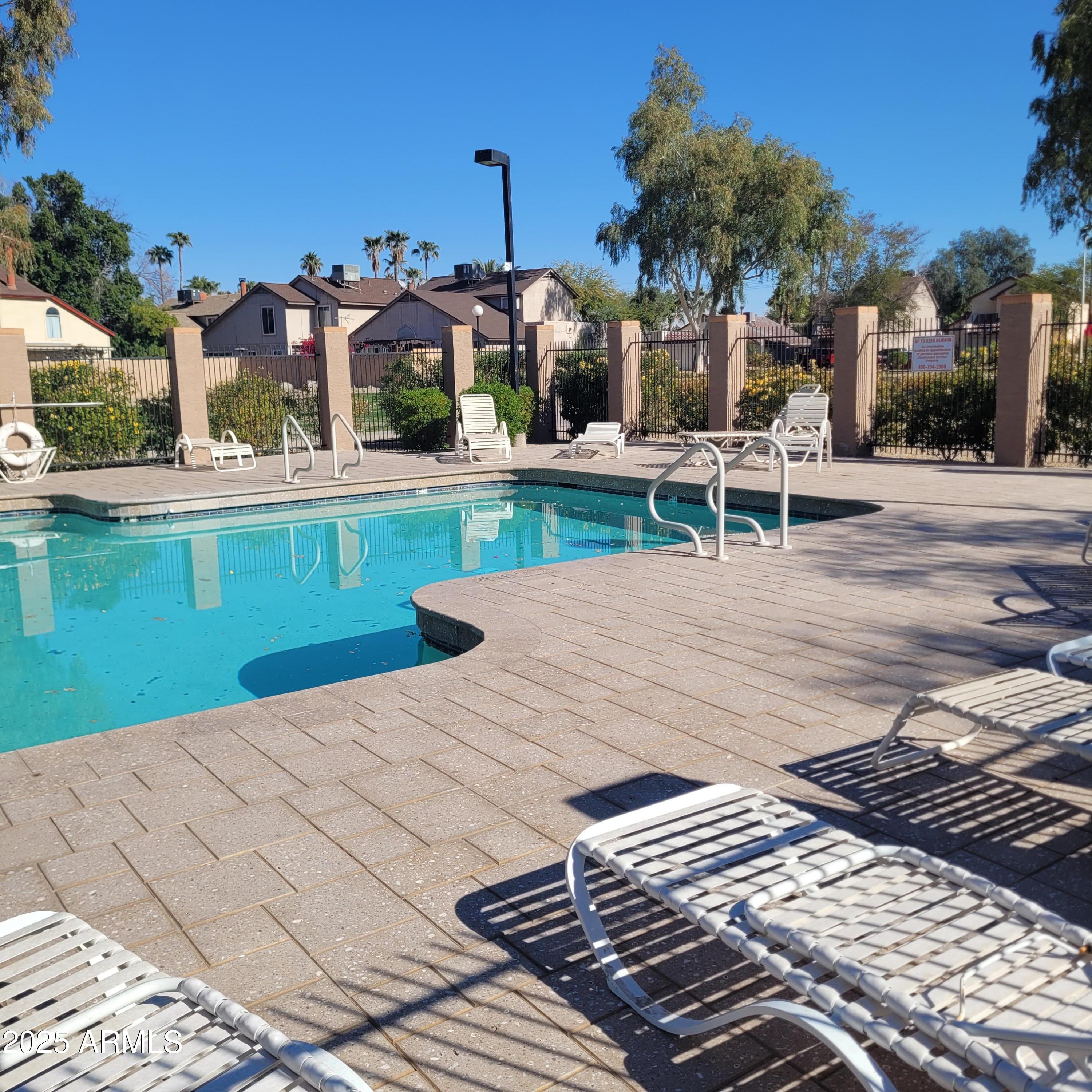 1622 N COMANCHE Drive