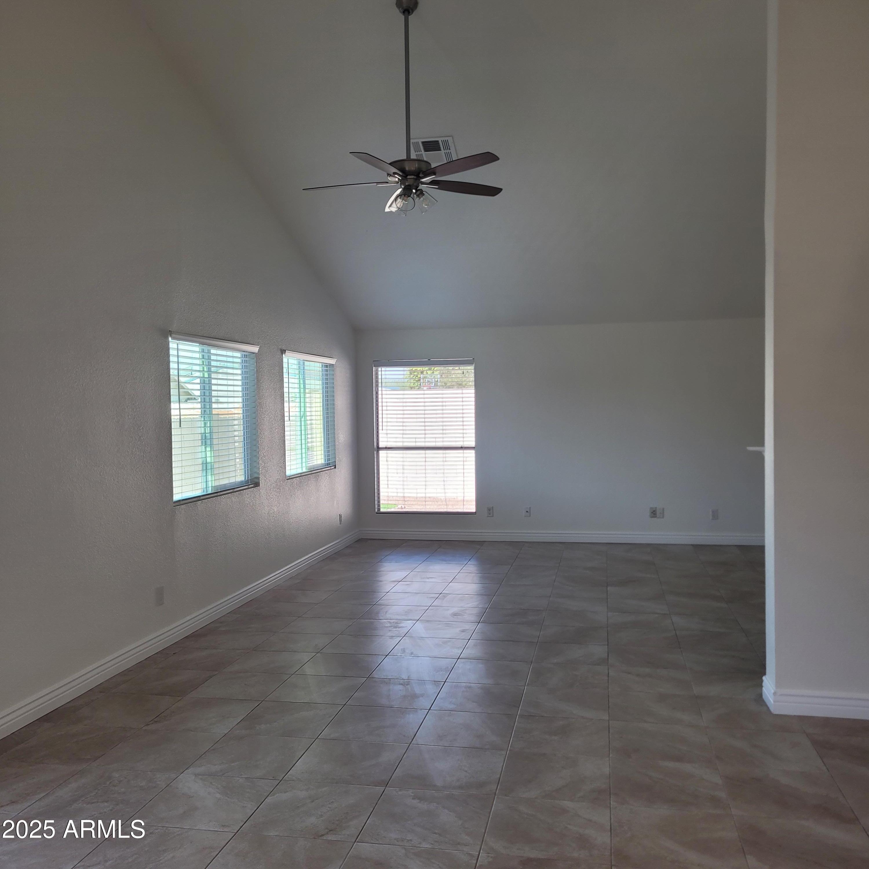 1622 N COMANCHE Drive