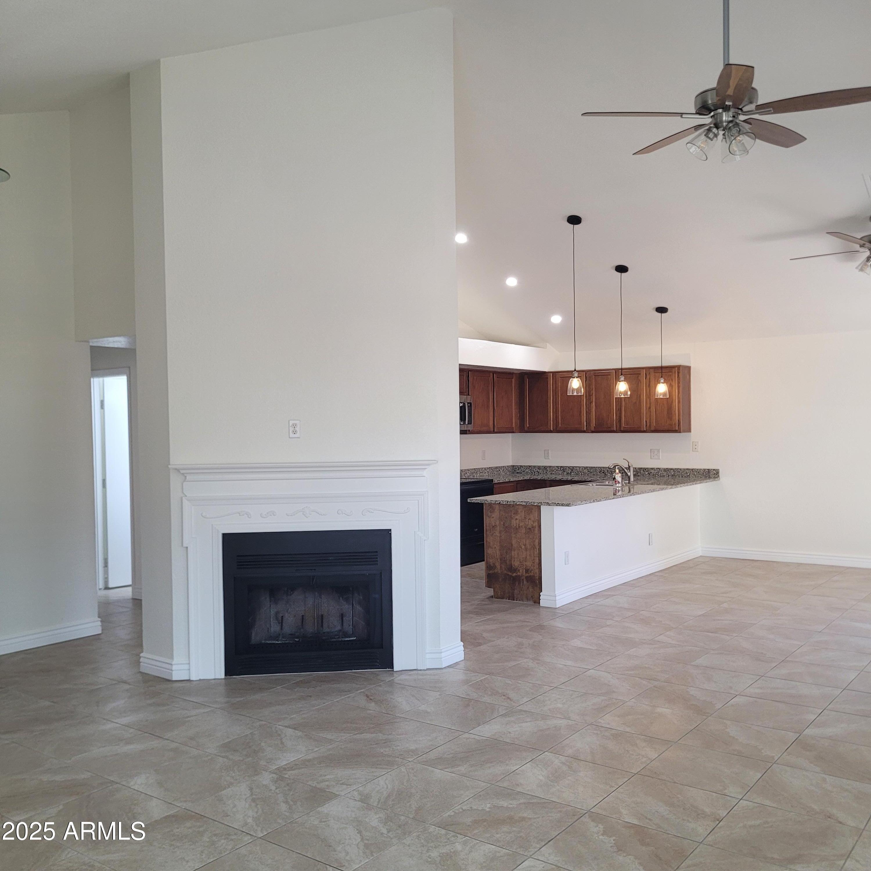 1622 N COMANCHE Drive