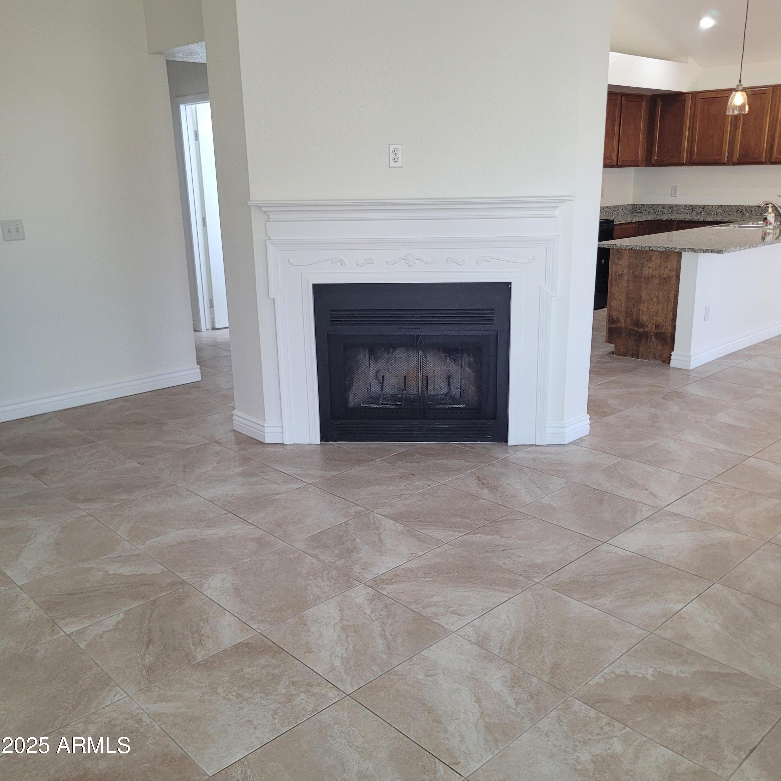 1622 N COMANCHE Drive