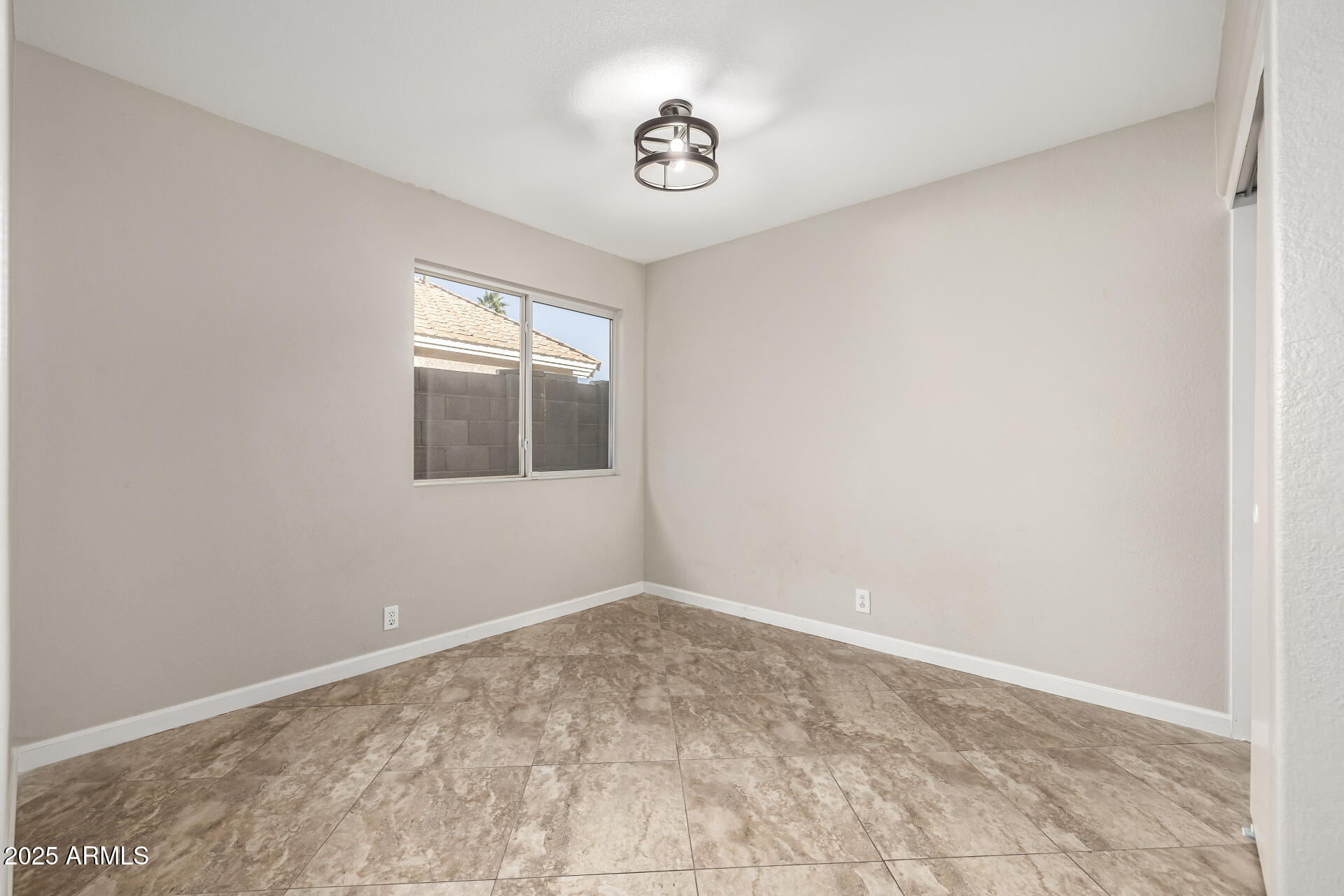 1434 E DETROIT Street