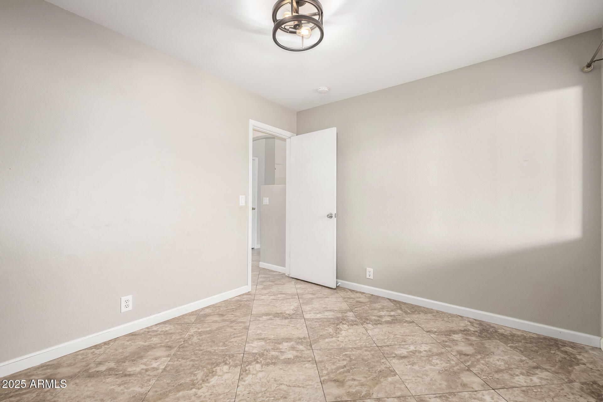 1434 E DETROIT Street