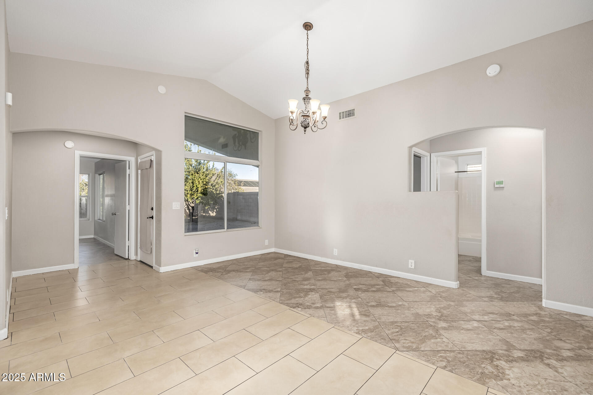 1434 E DETROIT Street