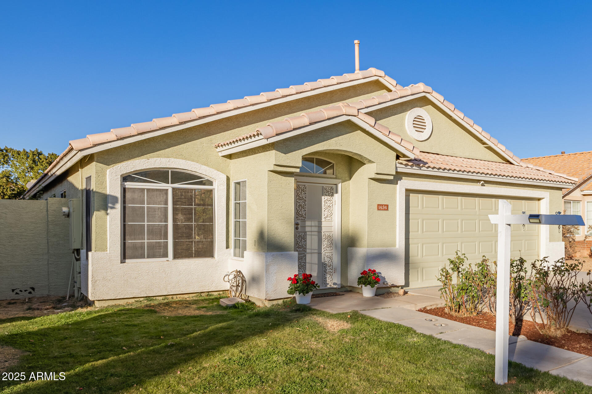 1434 E DETROIT Street