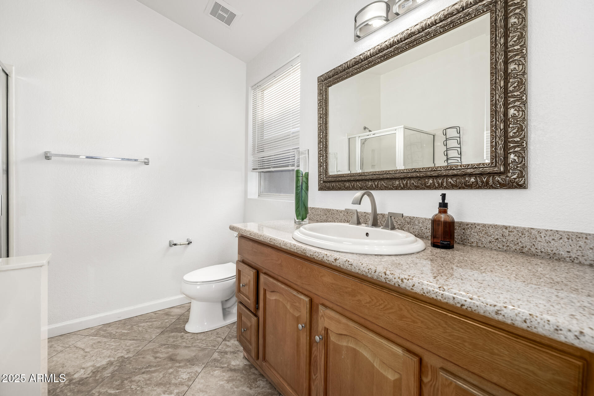 1434 E DETROIT Street