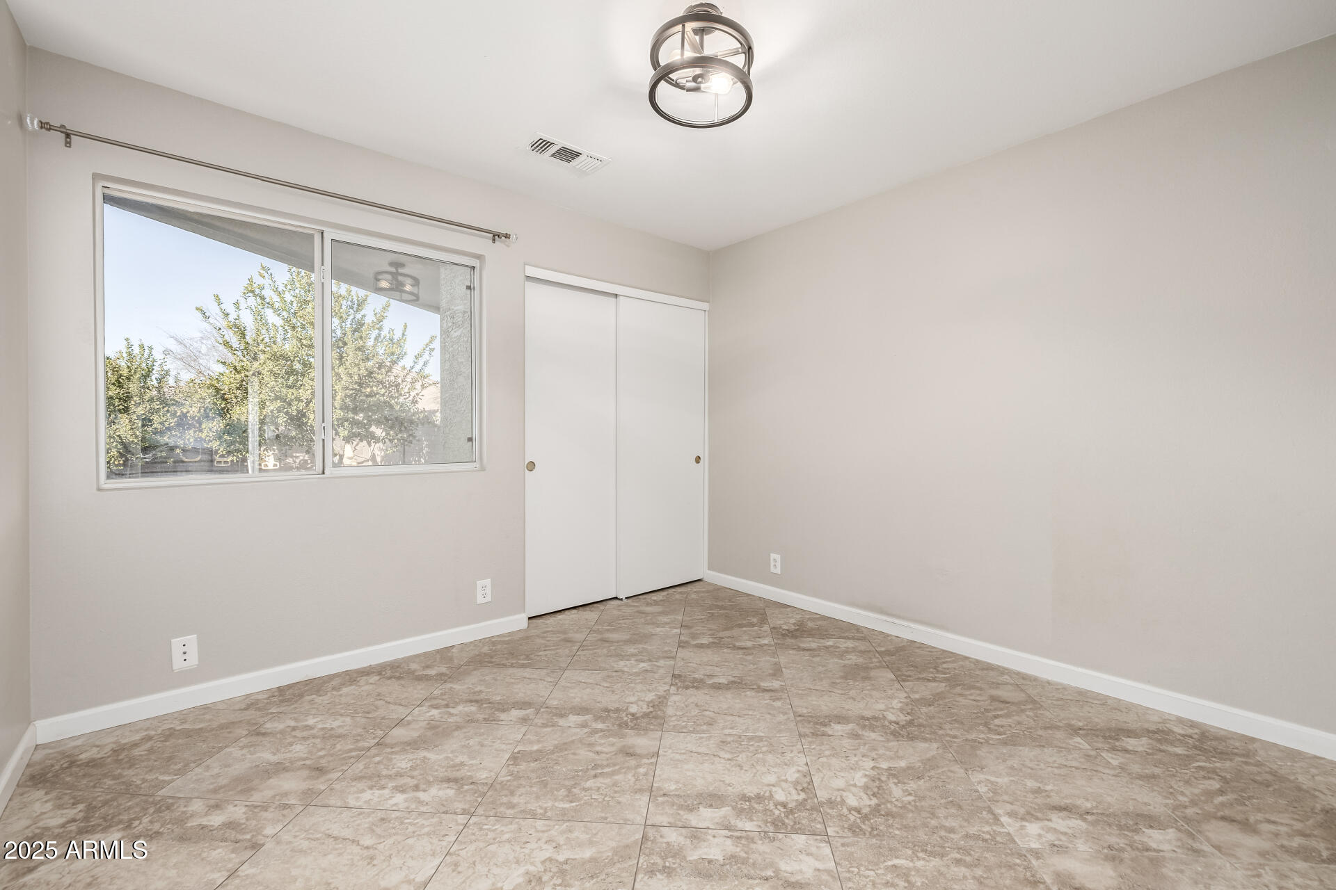 1434 E DETROIT Street