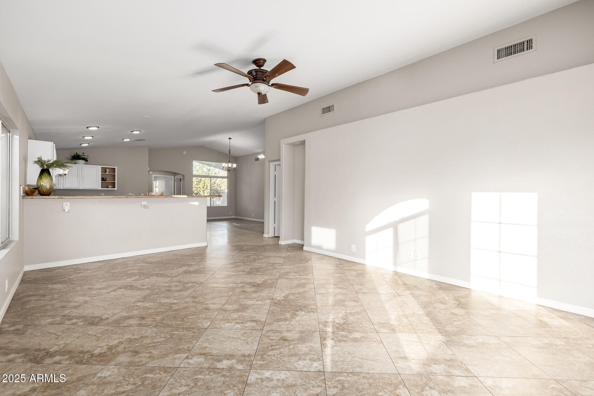 1434 E DETROIT Street