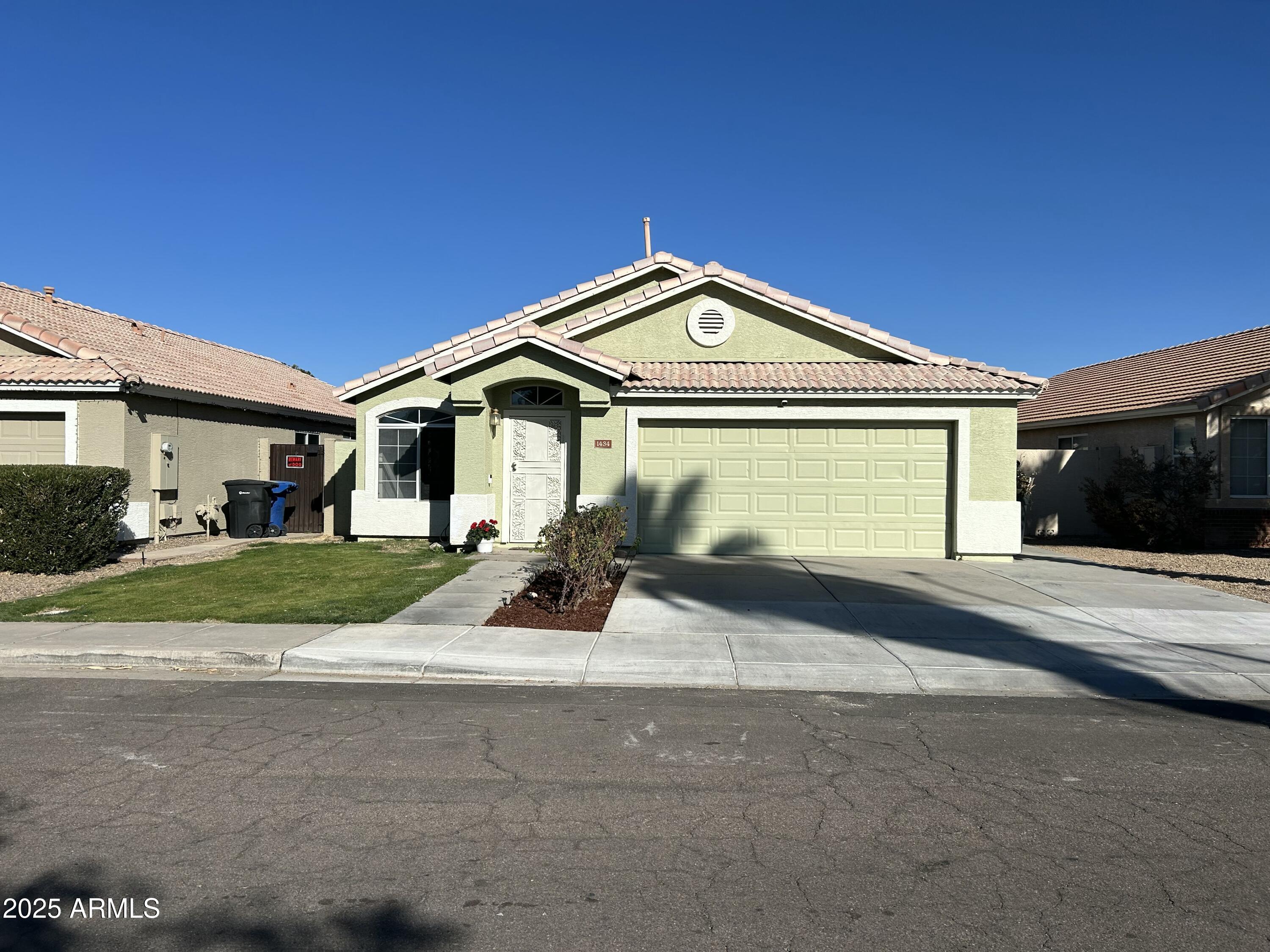 1434 E DETROIT Street