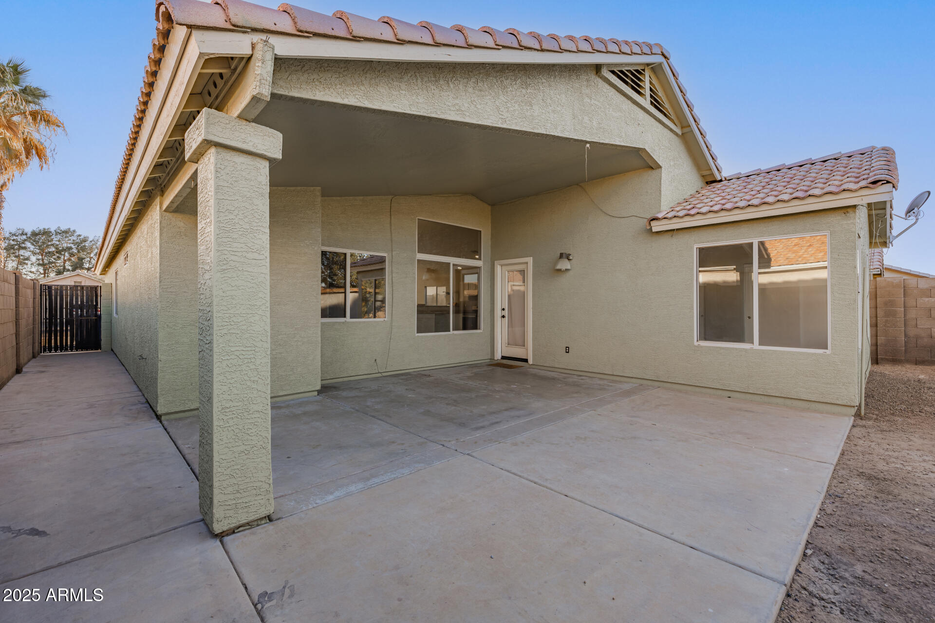 1434 E DETROIT Street