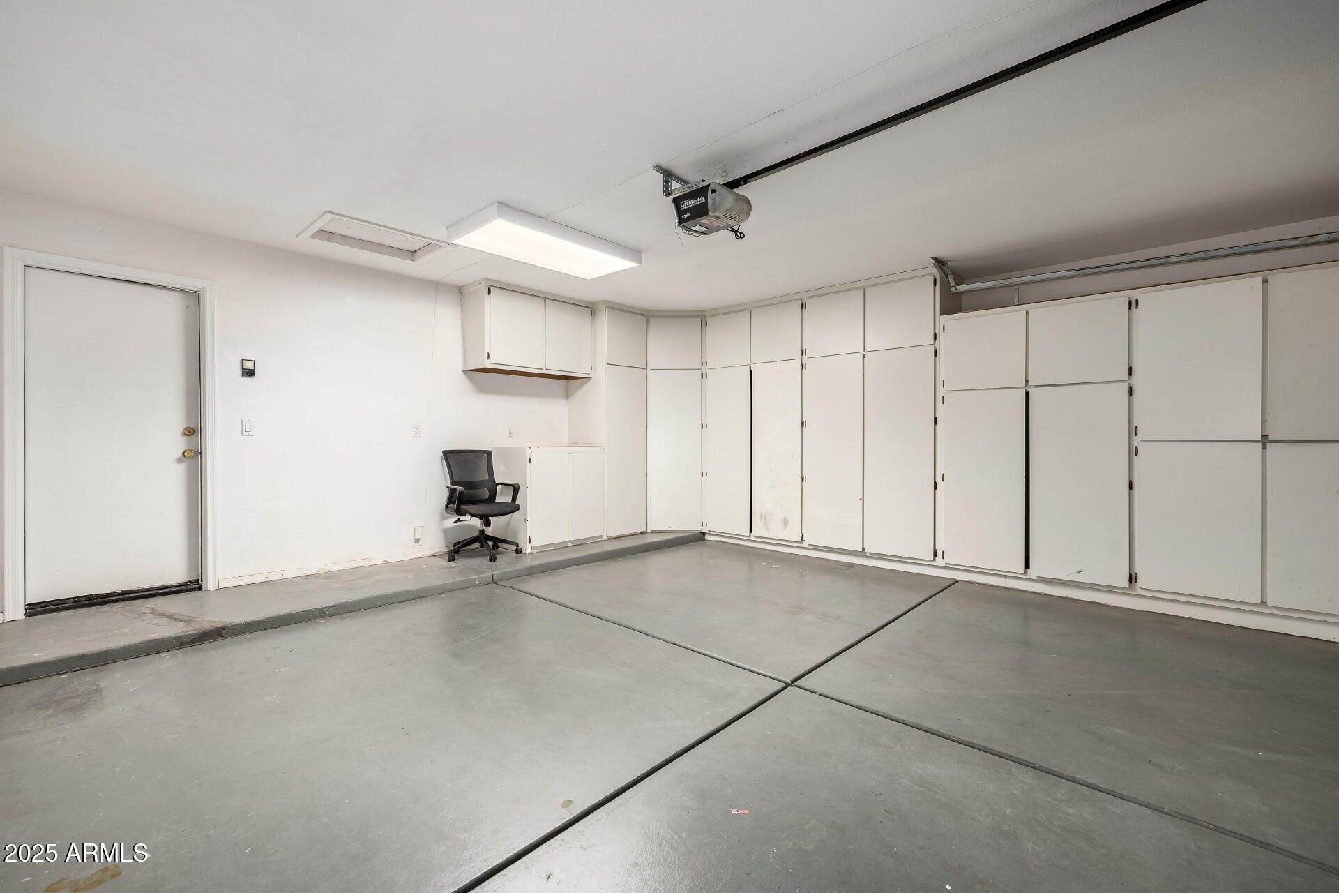 1434 E DETROIT Street