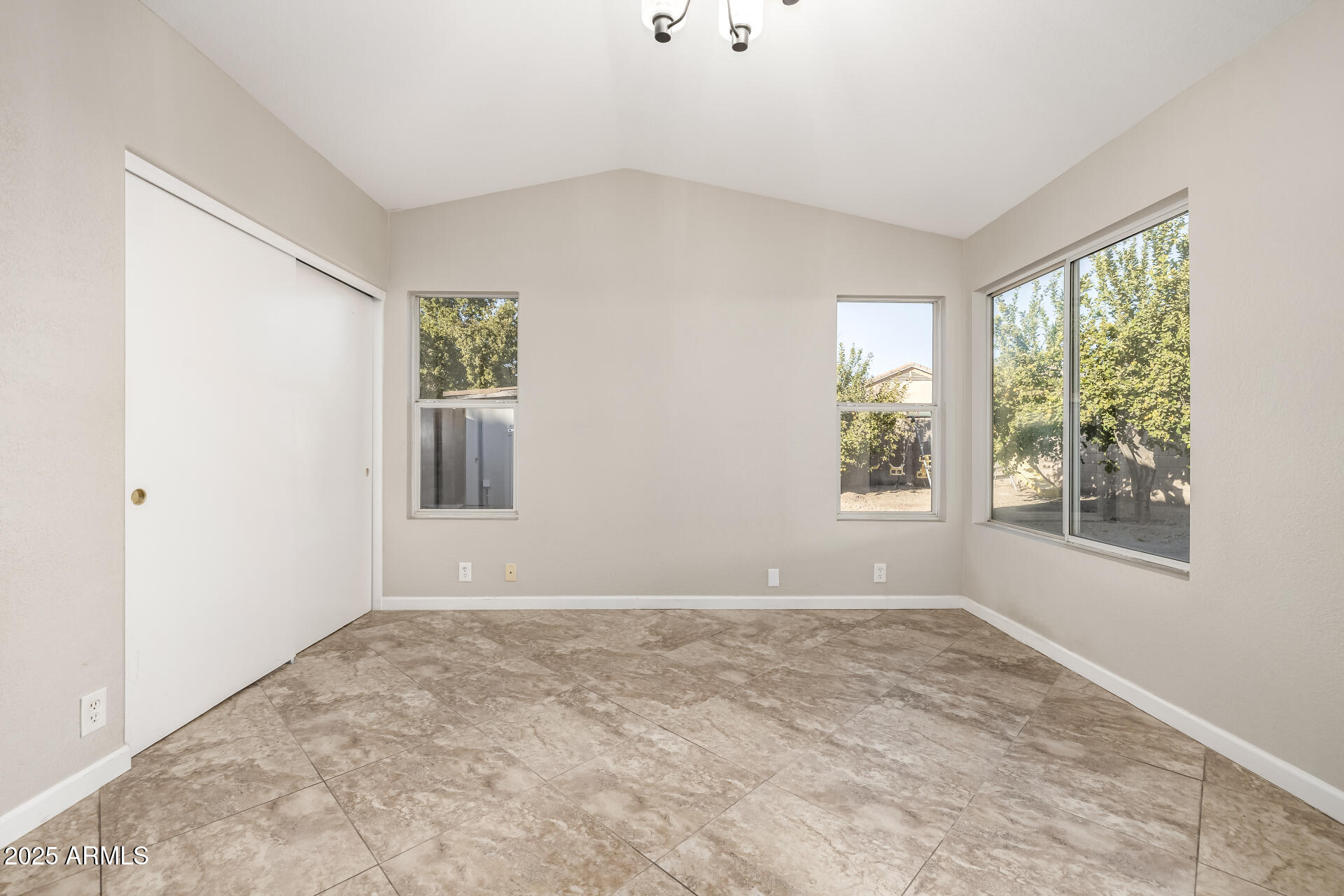 1434 E DETROIT Street