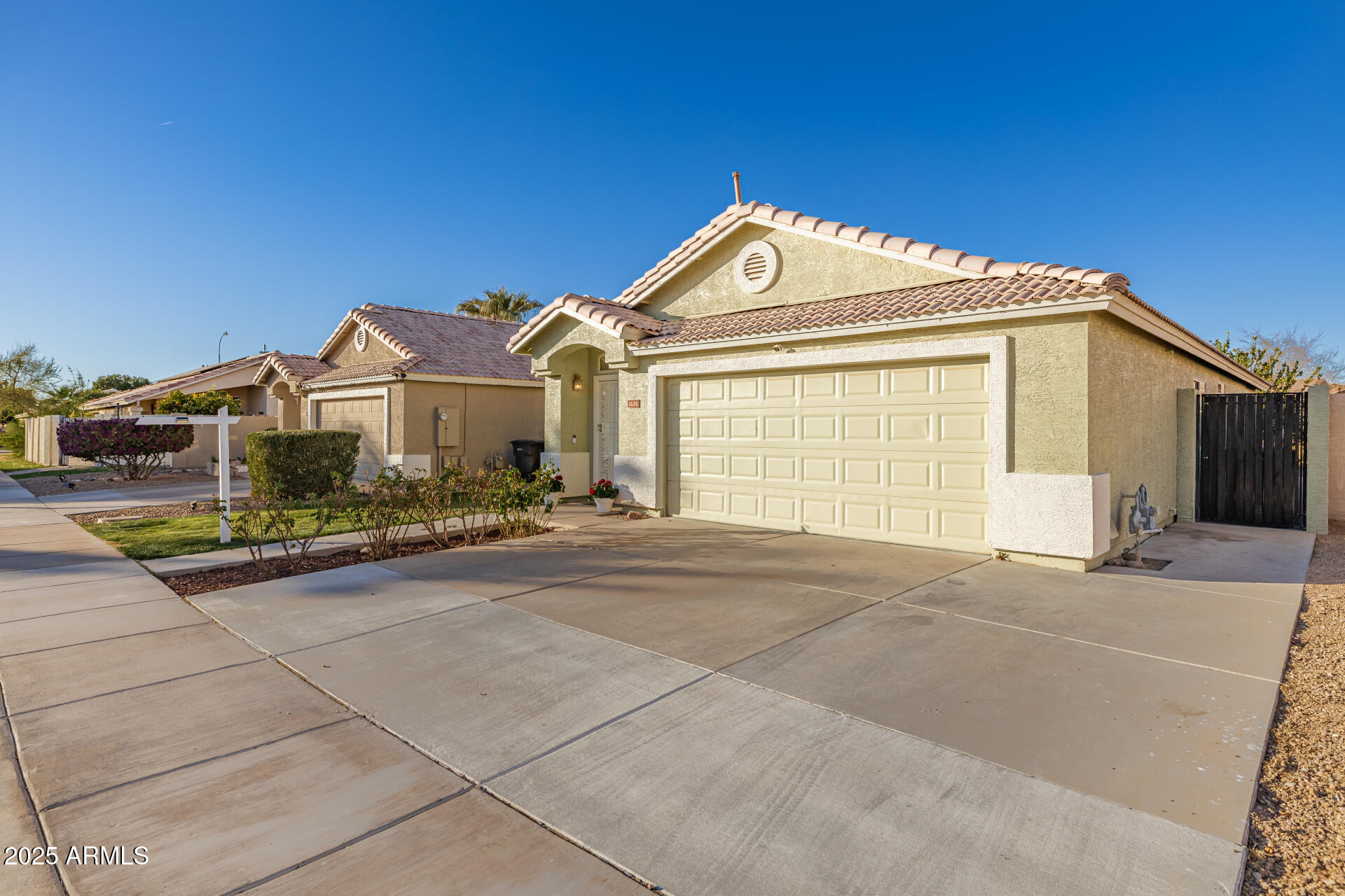 1434 E DETROIT Street